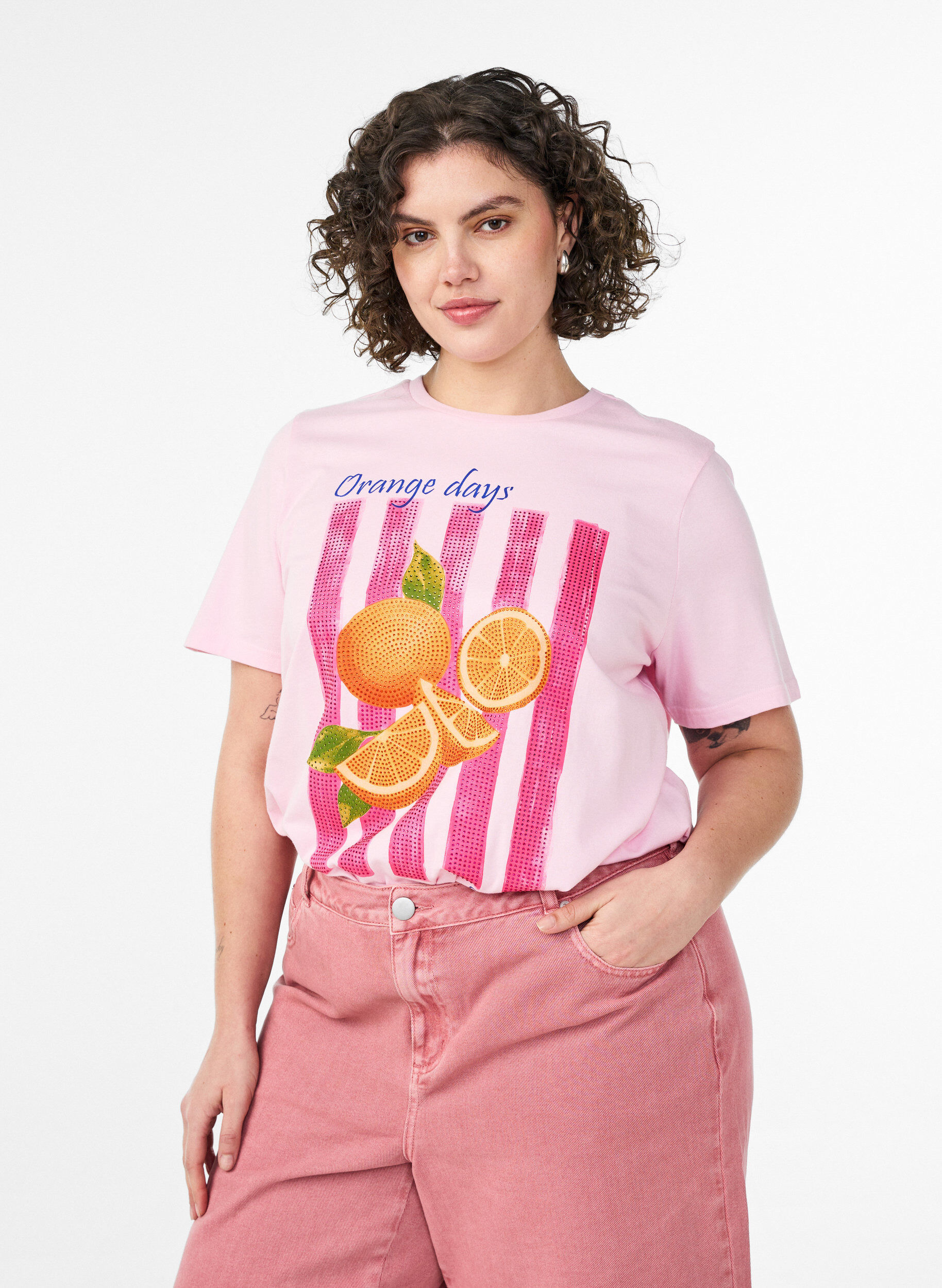 T-shirt en coton bio avec imprim&eacute; sur le devant, Rose, Model