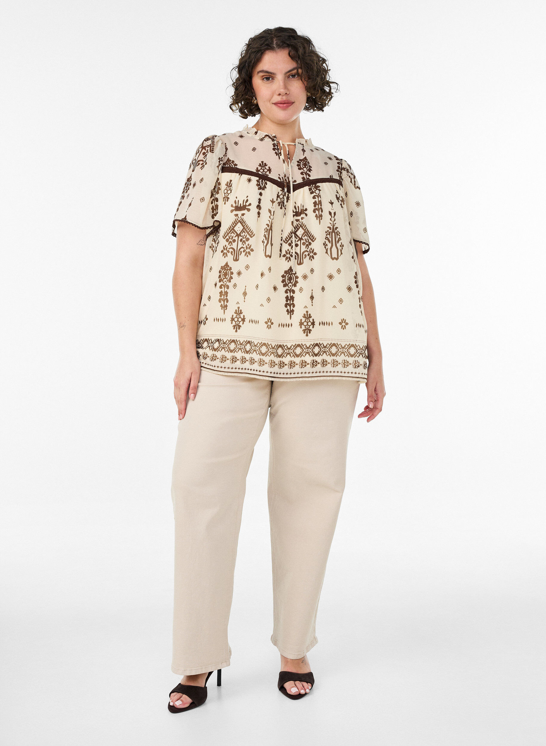 ZizziBluse mit Muster und H&auml;kelborte, Beige, Model image number 1