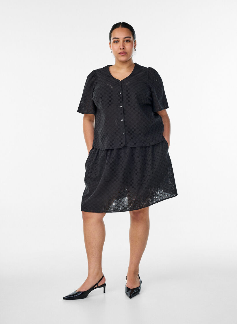 Jupe courte en broderie anglaise avec ceinture &eacute;lastique, Noir, Model image number 0