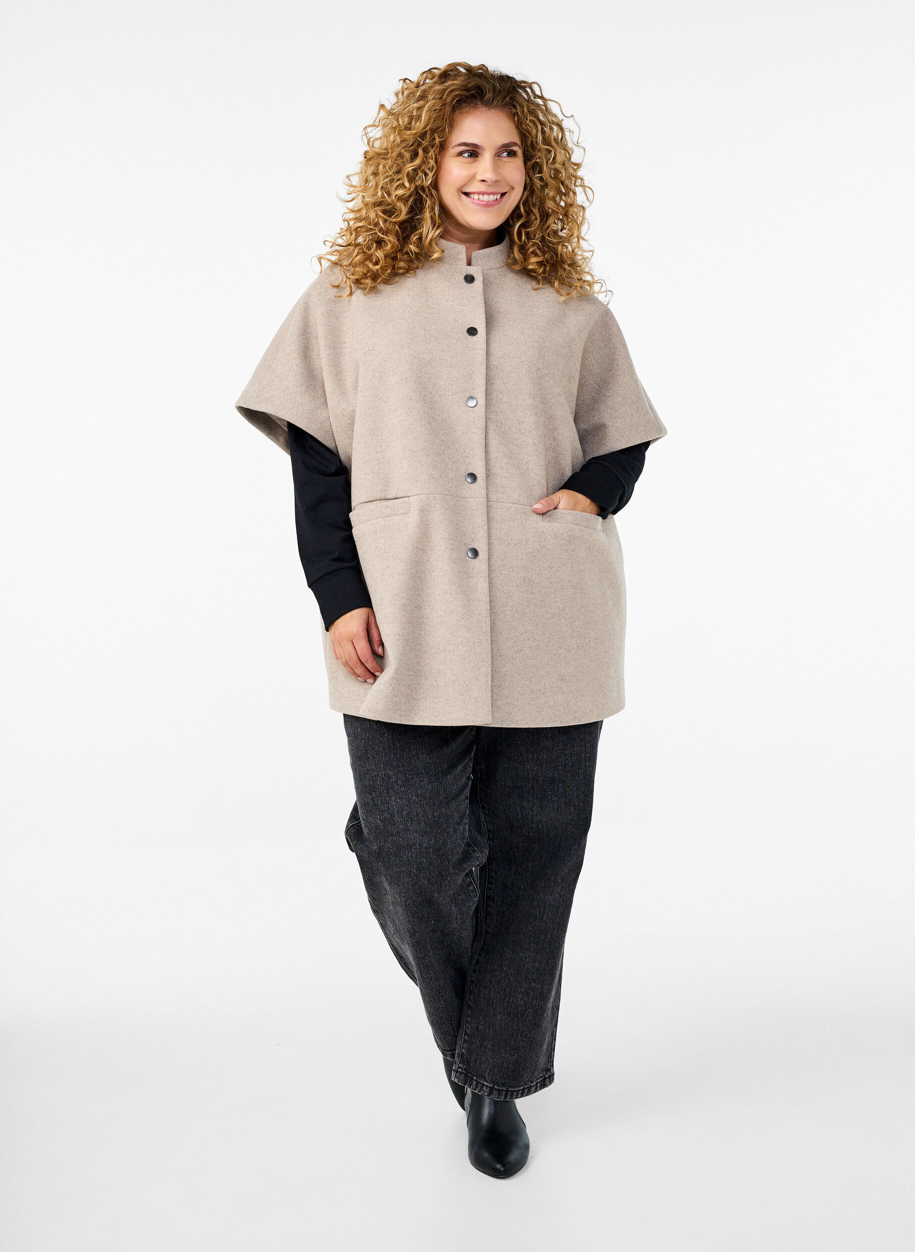 Zizzi Veste cape en tissu imitation laine et &agrave; manches courtes, Simply Taupe Mel., Model image number 2