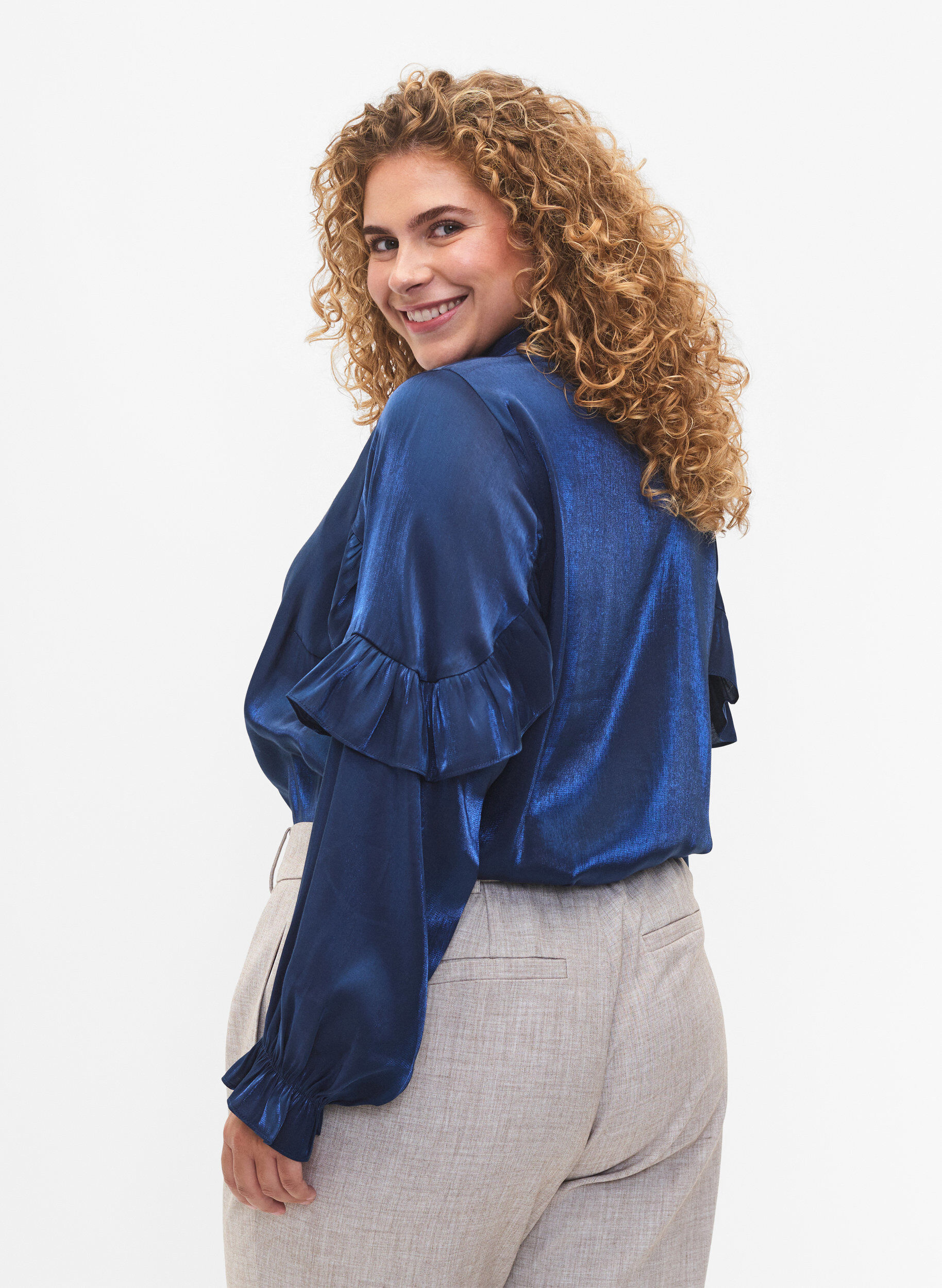 Zizzi Chemise &agrave; volants en viscose, Titan, Model image number 1