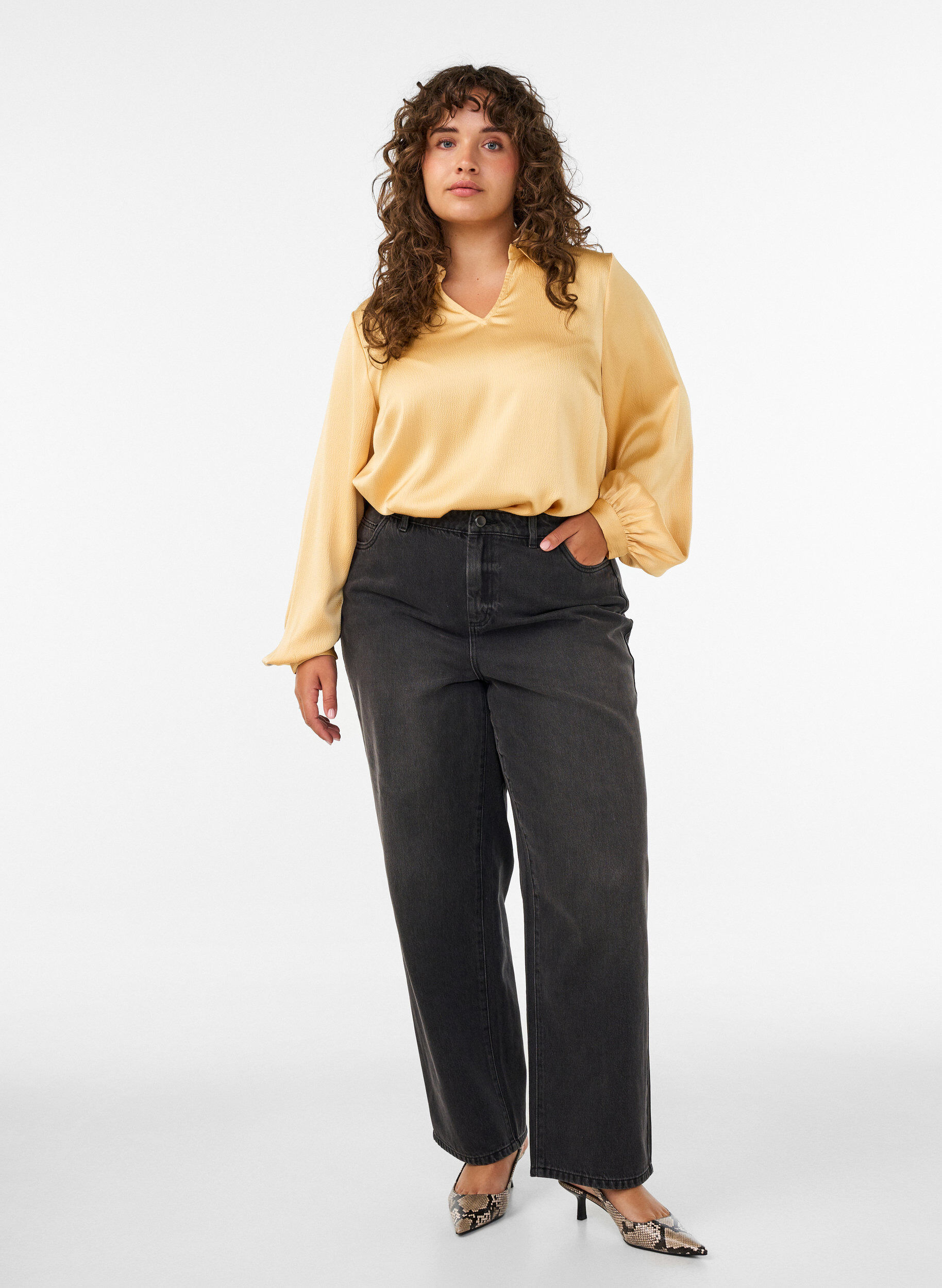 ZizziBlouse avec col de chemise et col en V, Jaune clair, Model image number 1