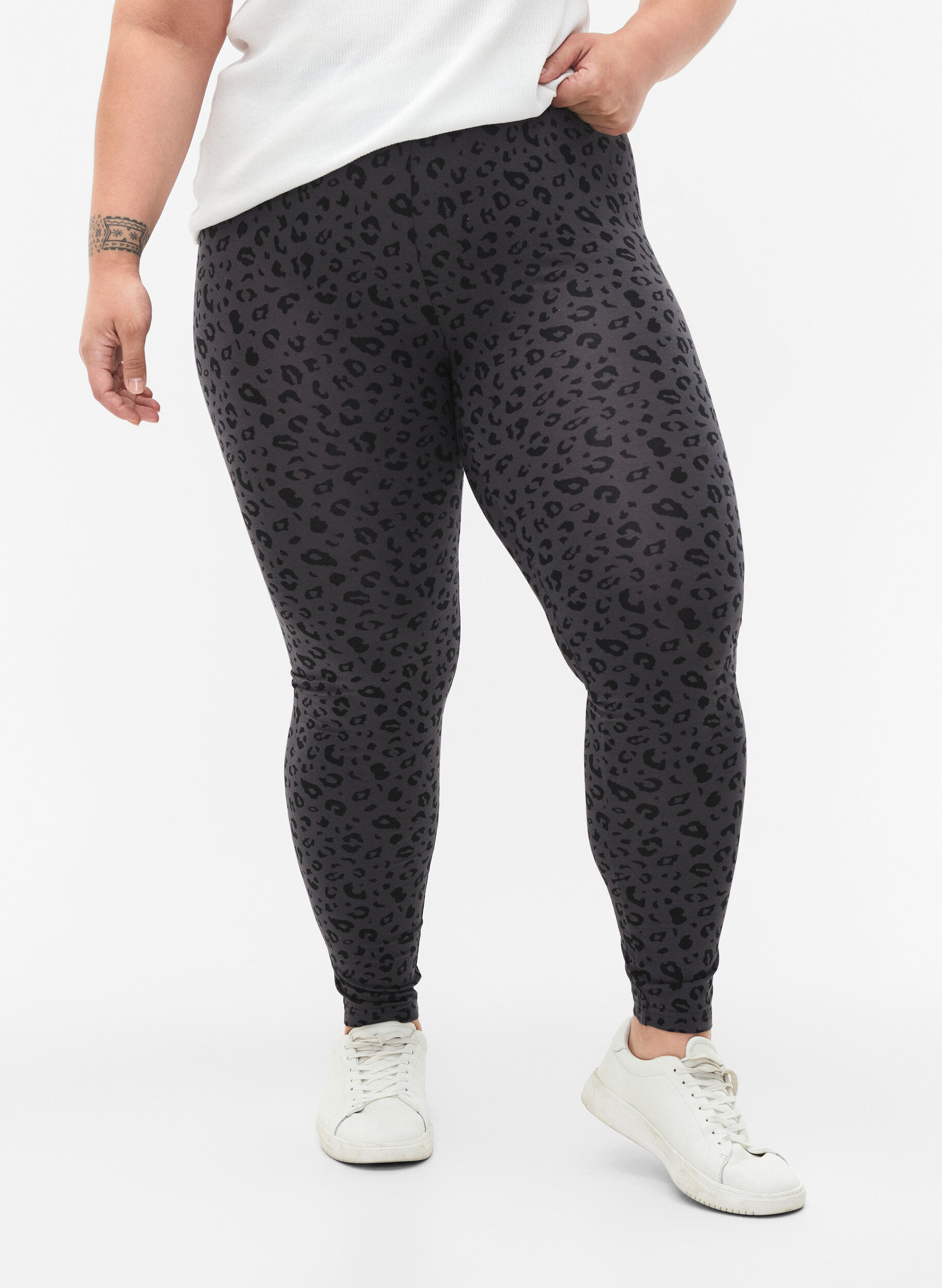 Zizzi Leggings en viscose &agrave; imprim&eacute; l&eacute;opard, Gris, Model image number 0