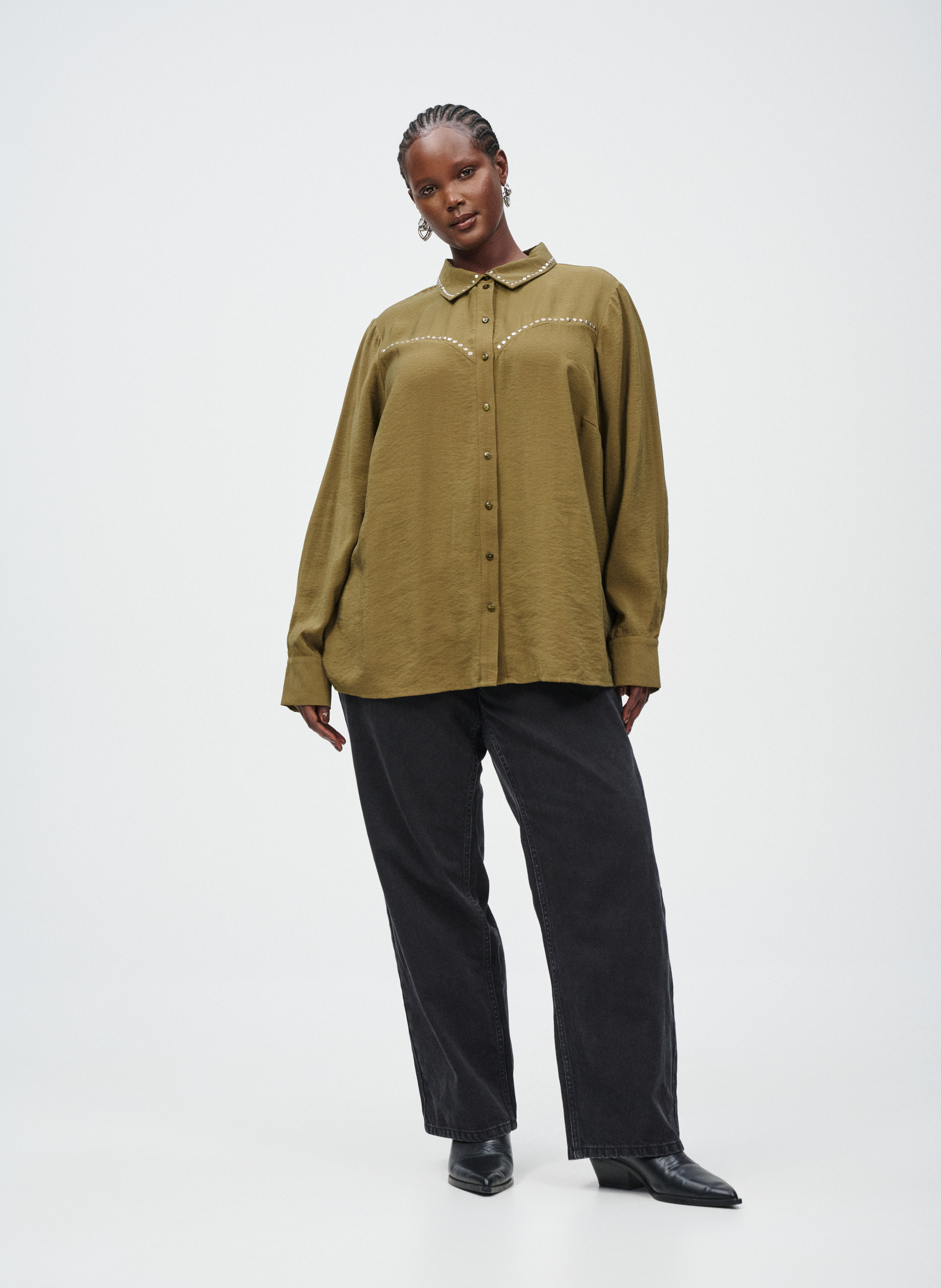 Zizzi Gr&uuml;nes Hemd mit Nieten, , Model