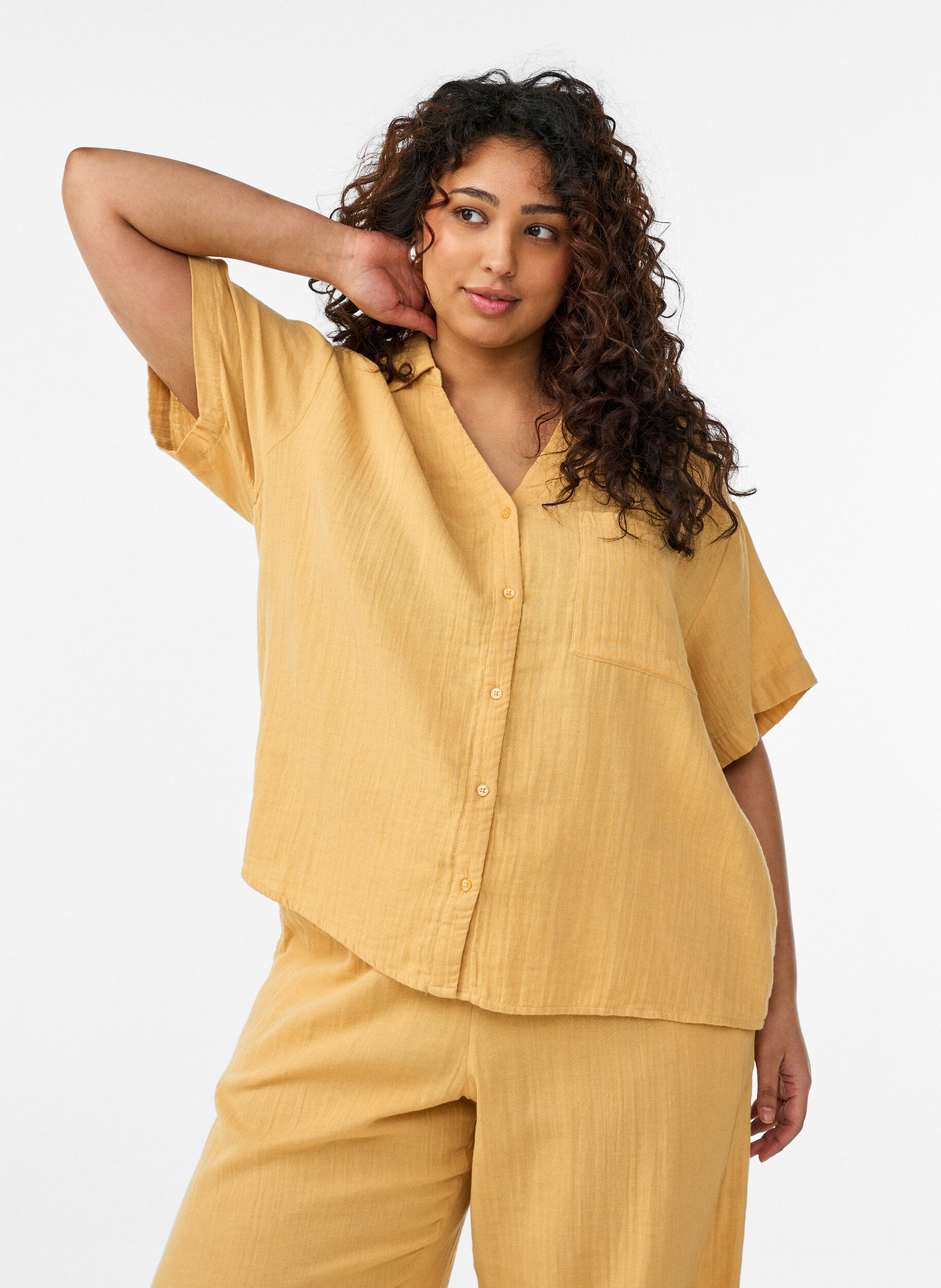 Blouse en mousseline de coton &agrave; manches courtes, Jaune clair, Model