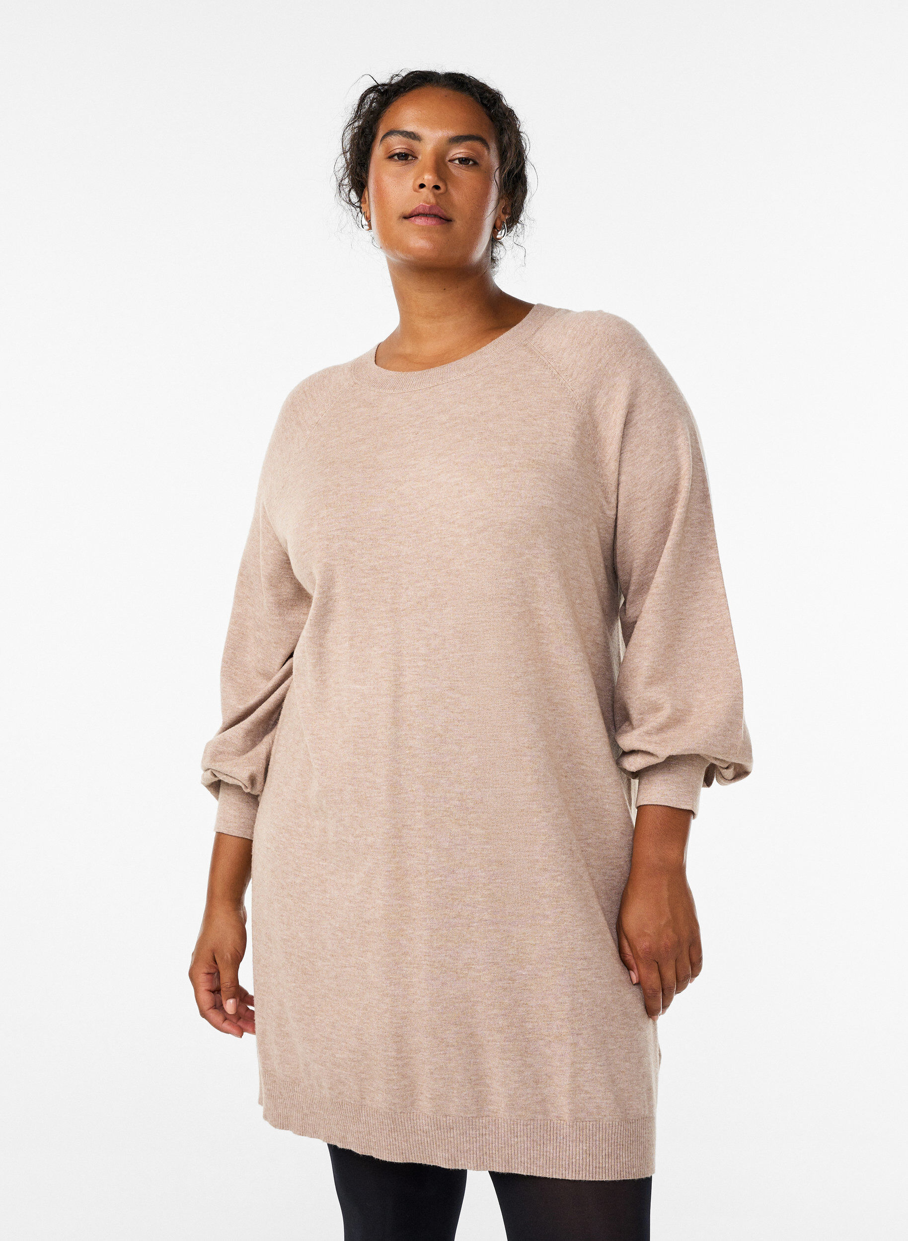Robe courte en maille avec manches raglan, Beige, Model