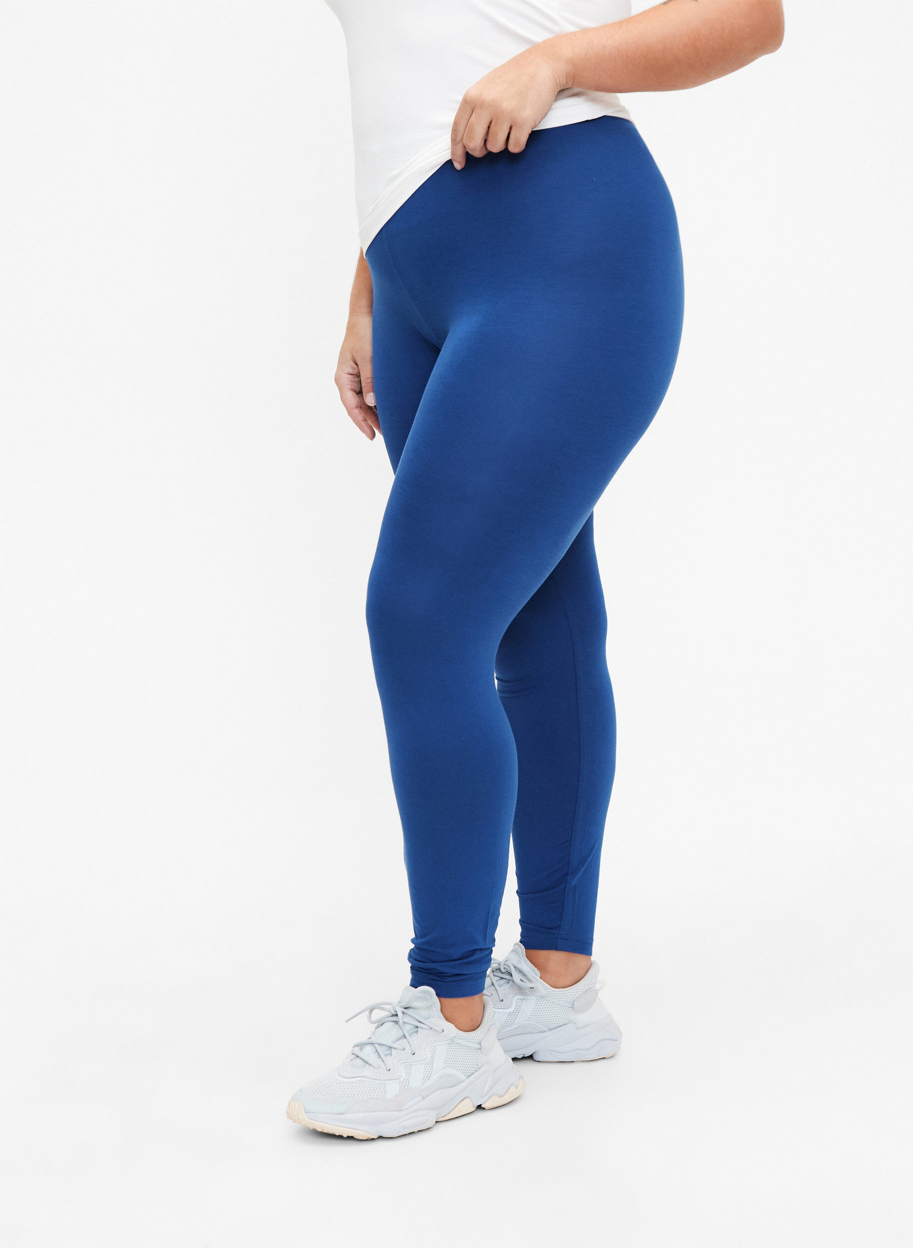 Zizzi Leggings basiques en viscose, Bleu, Model image number 0
