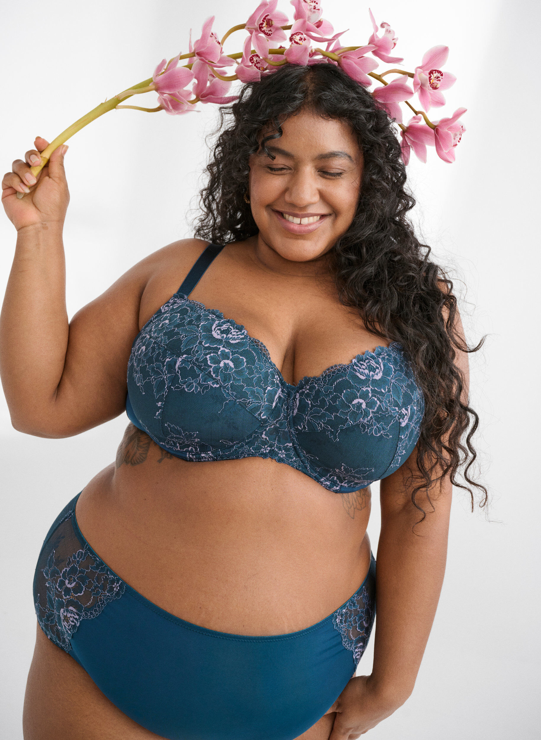 Zizzi Mikrofaser-Unterhose mit Spitze und normaler Taille, Blau, Image image number 0