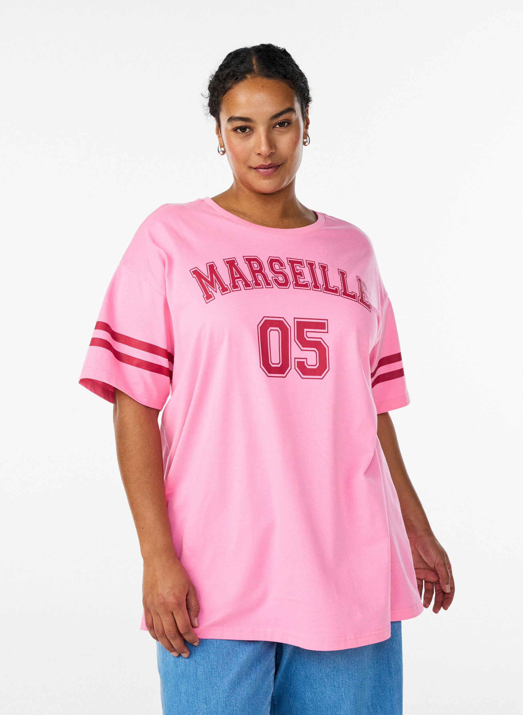 Zizzi Sportliches Oversize-College-T-Shirt, Pink, Model image number 0
