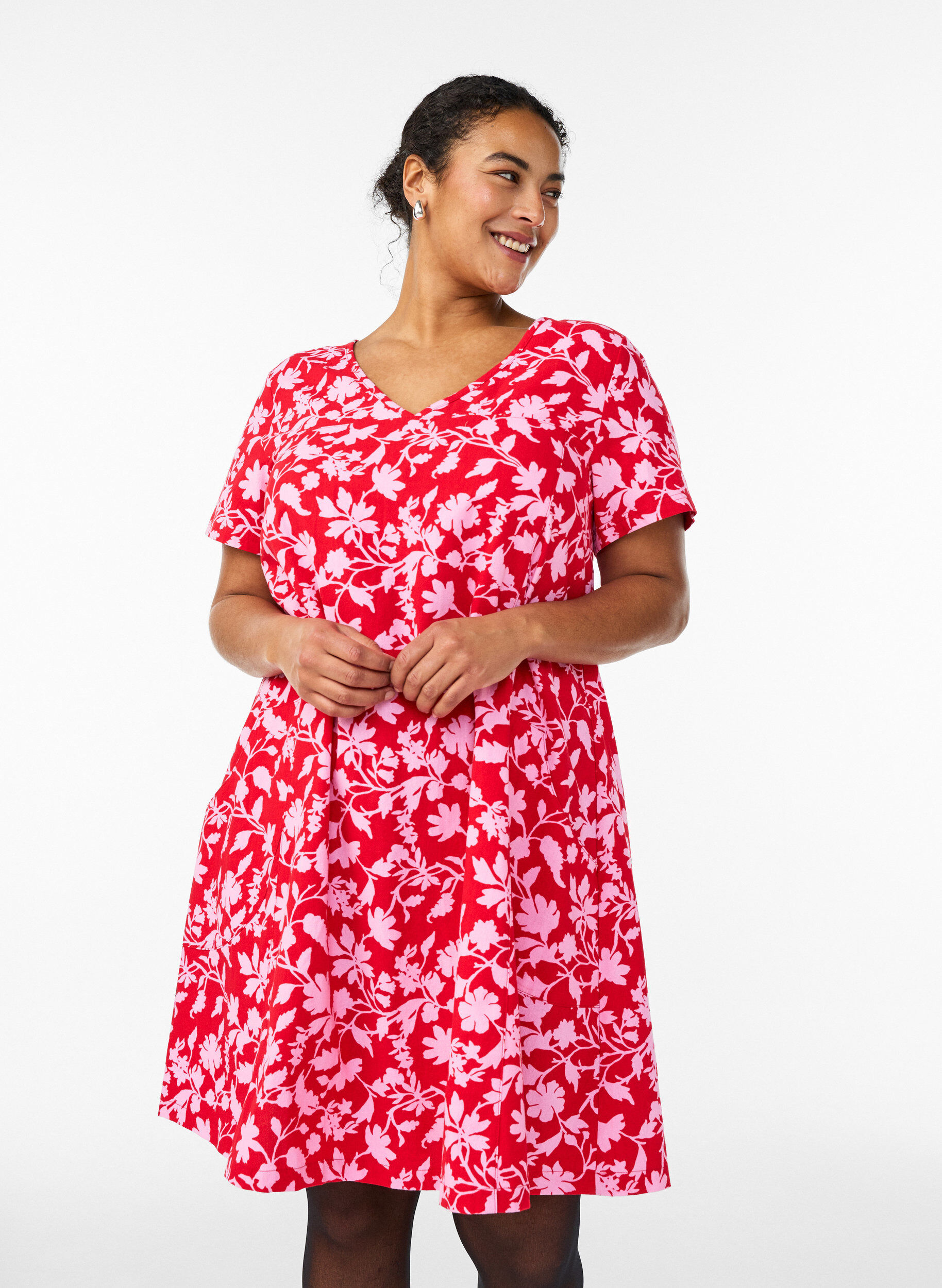 Zizzi Kurzes A-Linien-Kleid mit floralem Print, Rot, Model image number 0
