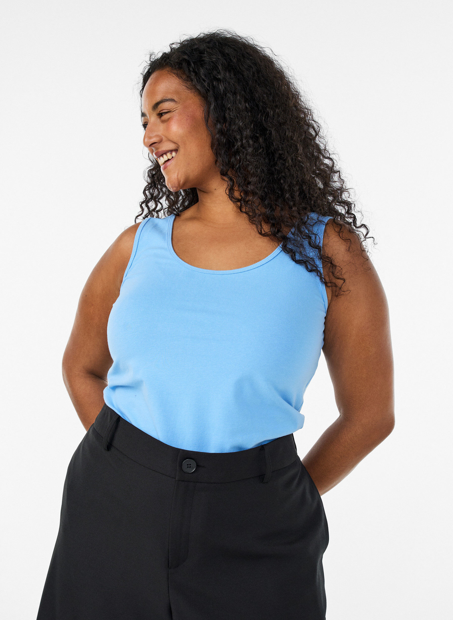 Einfarbiges Basic Top aus Baumwolle, Blau, Model