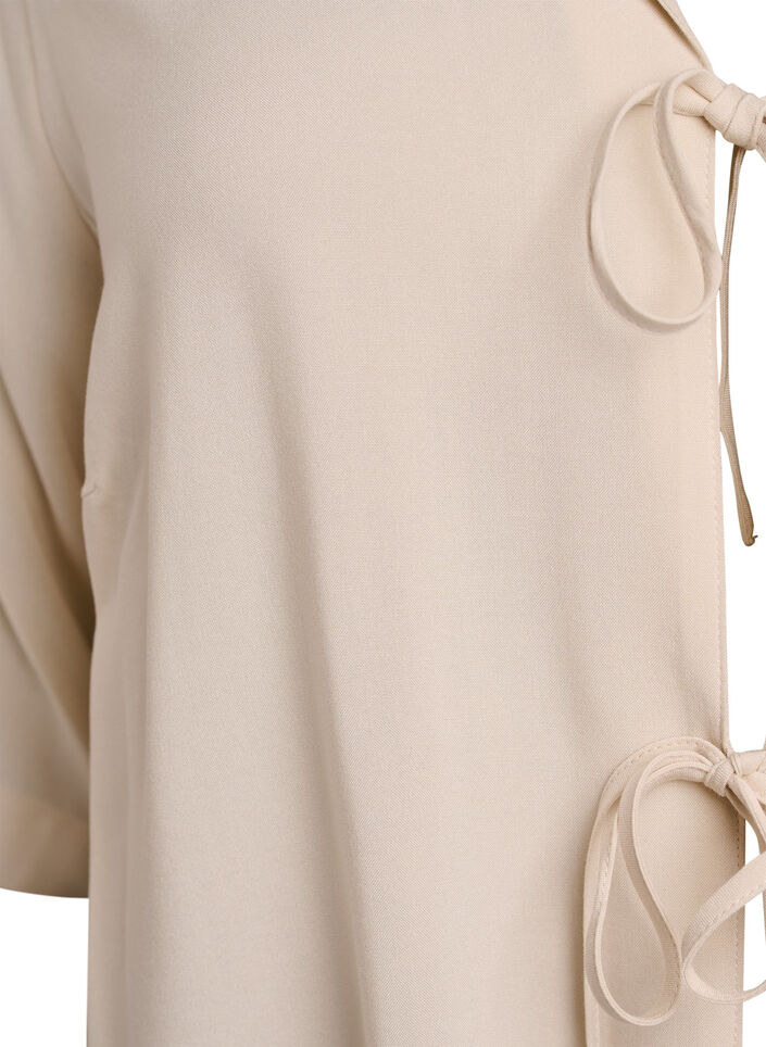 Pyjamaoberteil aus Viskose mit Bindeband und Blumenmuster, Beige, Packshot image number 2