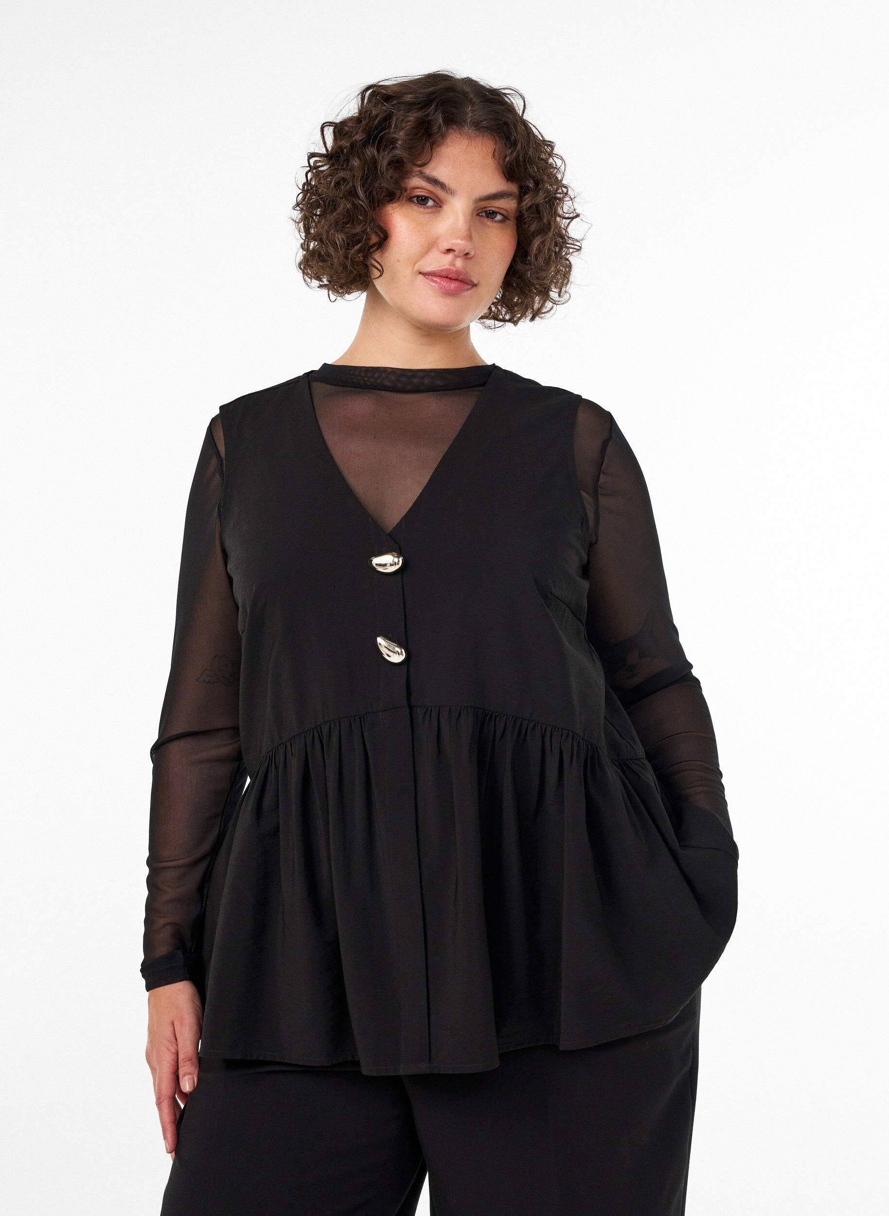 &Auml;rmellose Sch&ouml;&szlig;chenbluse mit dekorativen Kn&ouml;pfen, Schwarz, Model