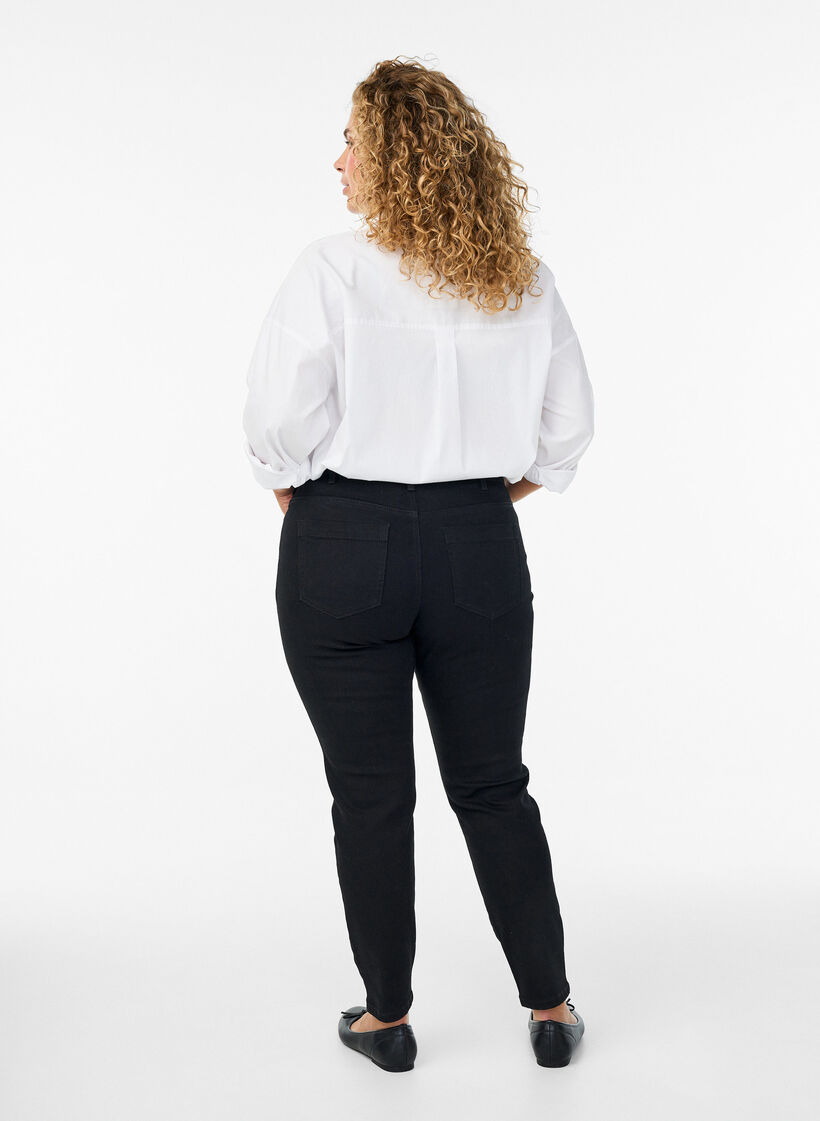Slim Fit Emily Jeans mit normaler Taille, Schwarz, Model image number 1