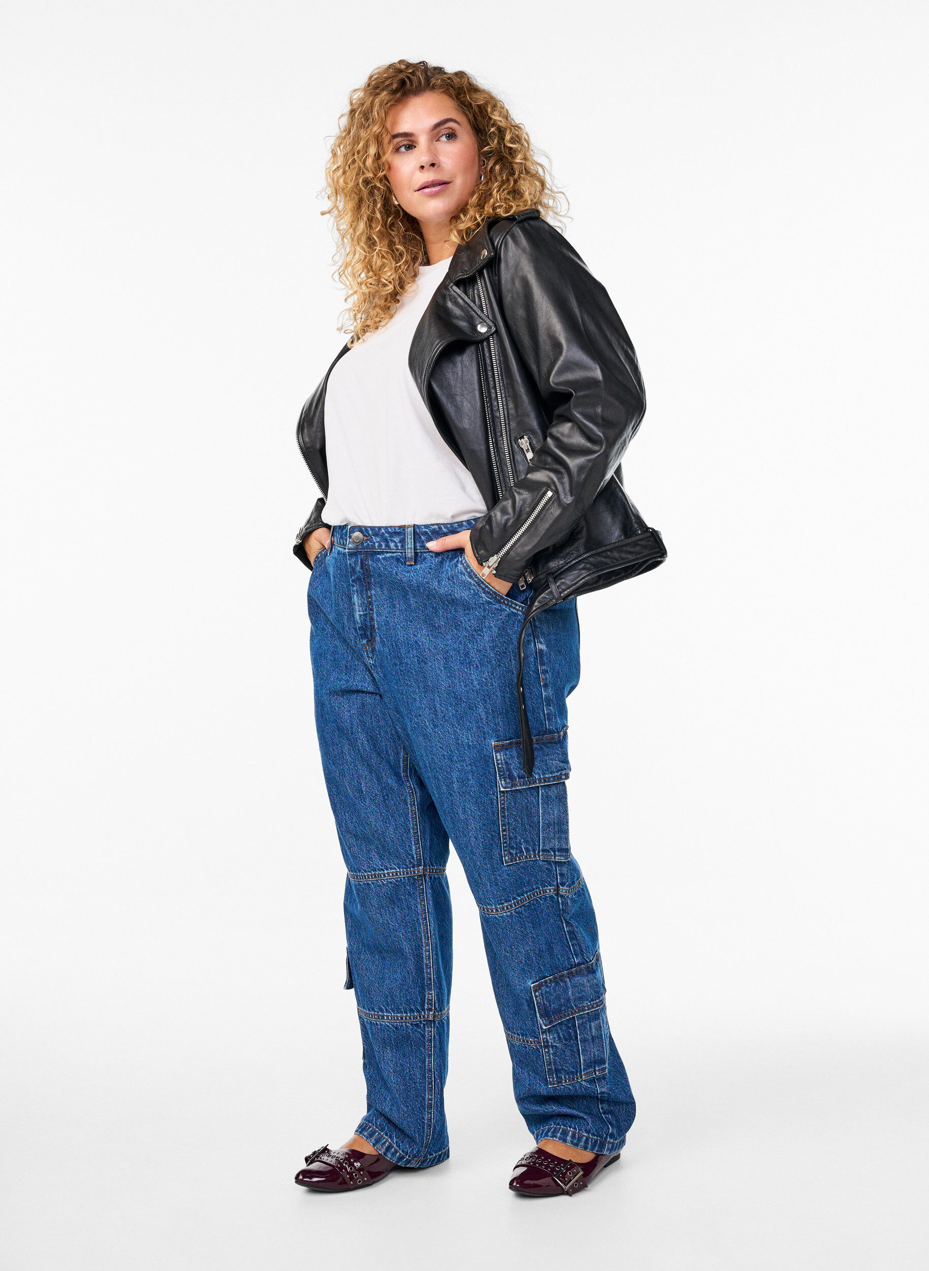 Zizzi Veste motard en cuir avec ceinture, Noir, Model image number 1