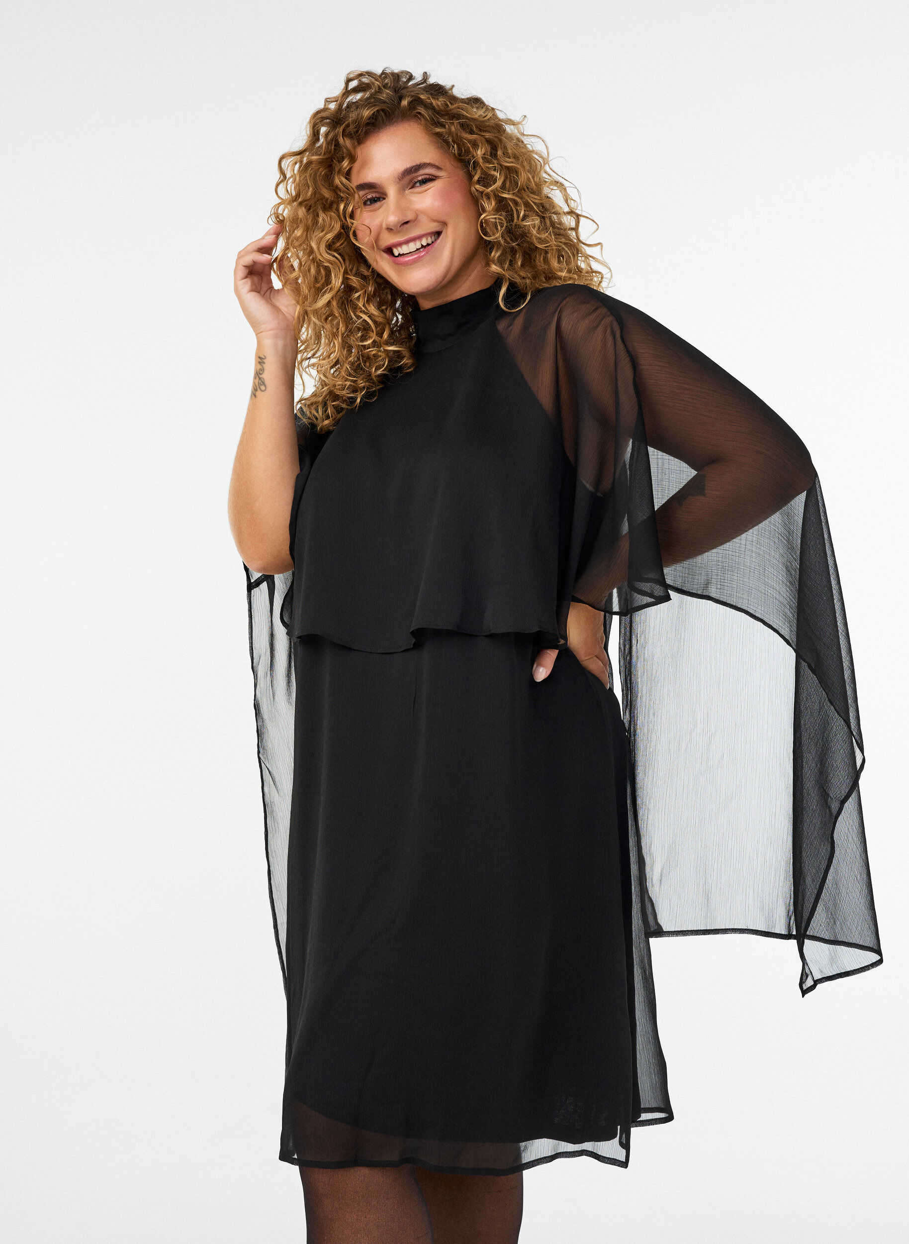ZizziRobe mi-longue en mousseline avec cape transparente, Noir, Model image number 3