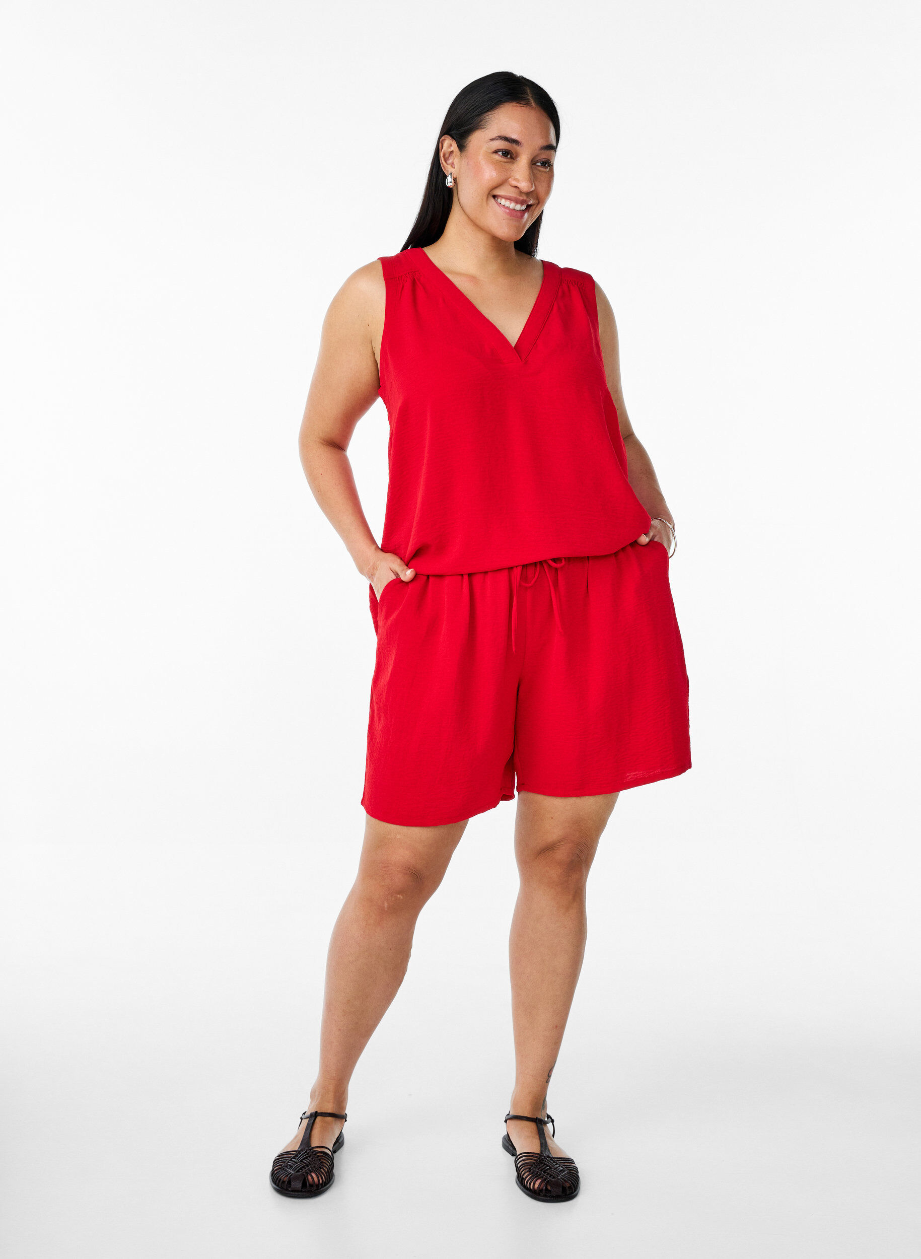 ZizziKurze Hose mit Taschen und elastischem Bund., Rot, Model image number 1