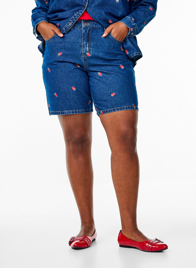 Denim-Shorts mit gesticktem Erdbeermotiv, Blau, Model image number 2