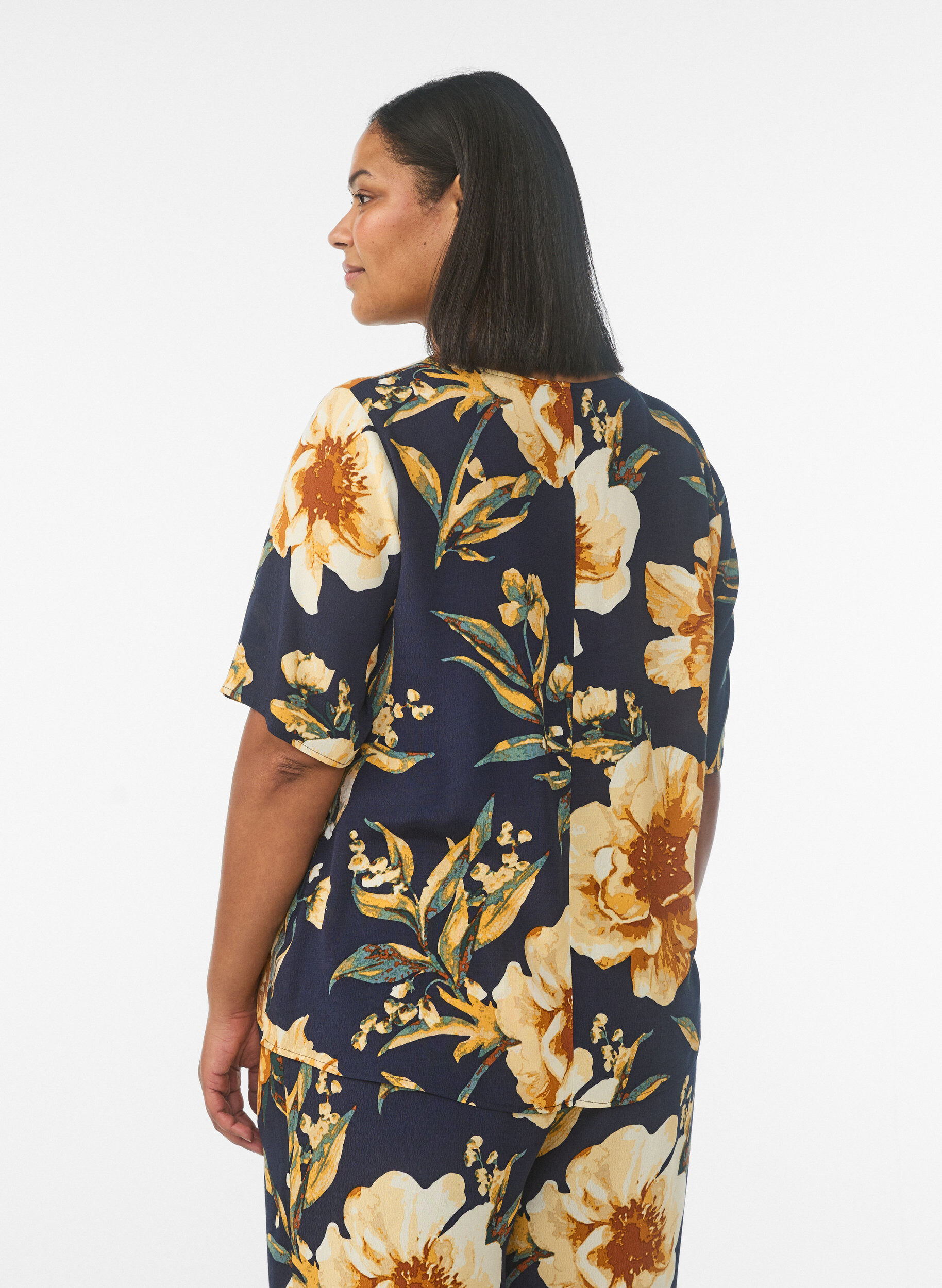 Zizzi Kurz&auml;rmelige Bluse aus Viskose mit Print, Blau, Model image number 2
