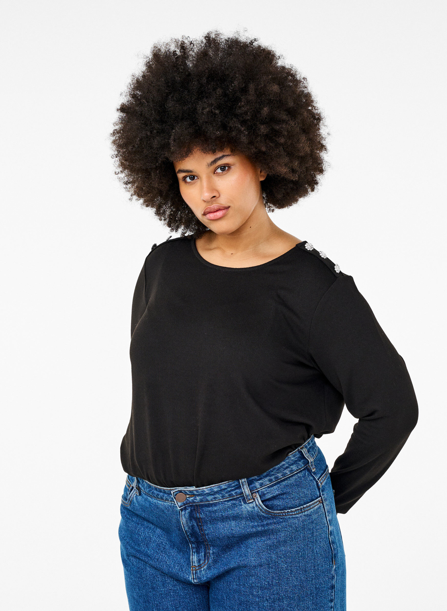Bluse mit Zierkn&ouml;pfen, Schwarz, Model