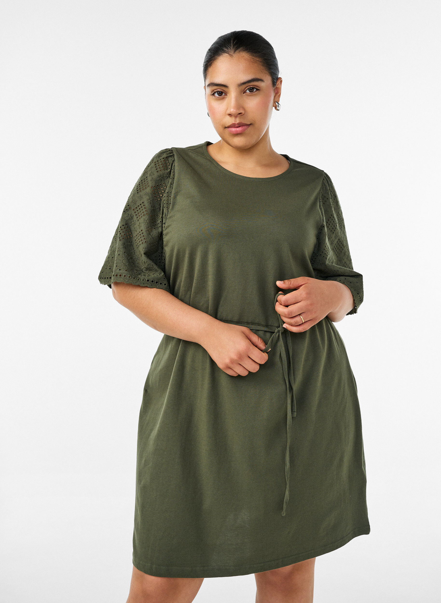 ZizziRobe en coton avec manches en broderie anglaise et ceinture &agrave; nouer, Vert, Model image number 0