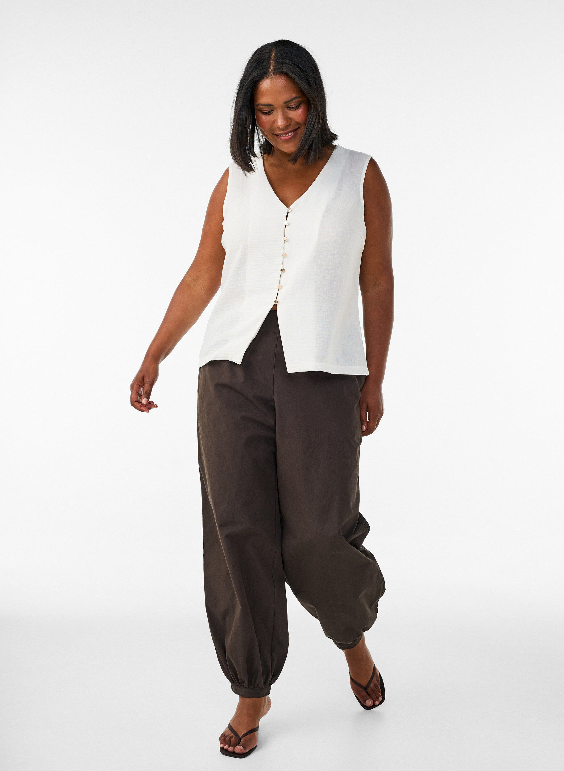 ZizziGilet sans manches avec col en V et boutons, Vanille, Model image number 1