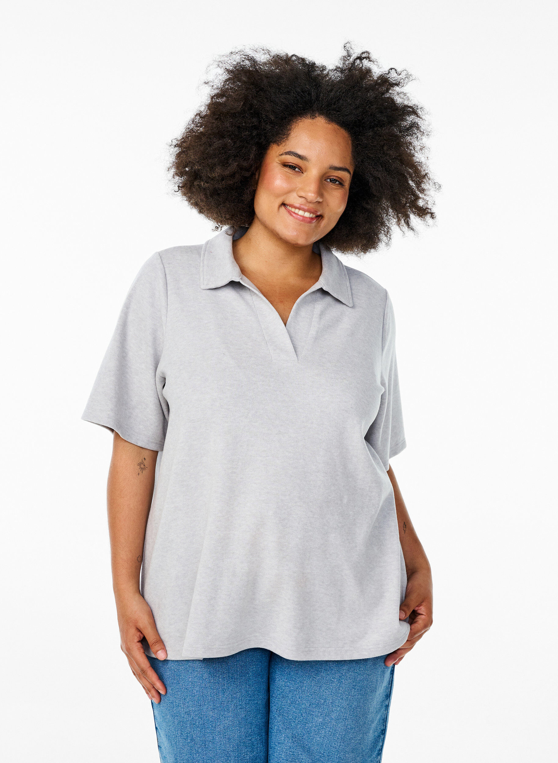 Zizzi Jersey Bluse mit Kragen und kurzen &Auml;rmeln, Grau, Model image number 0