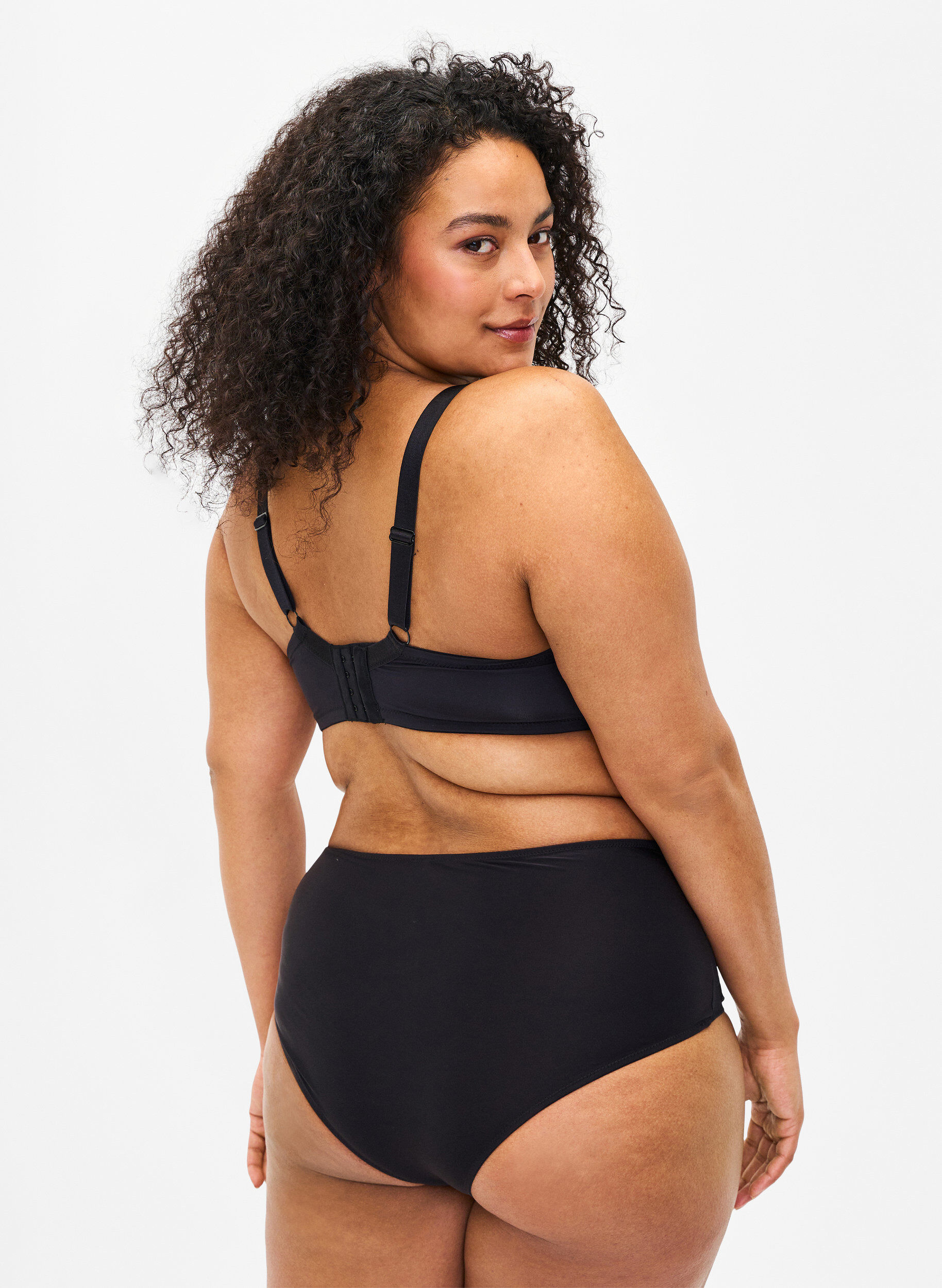 ZizziSoutien-gorge rembourr&eacute; &agrave; armatures avec broderie, Noir, Model image number 1