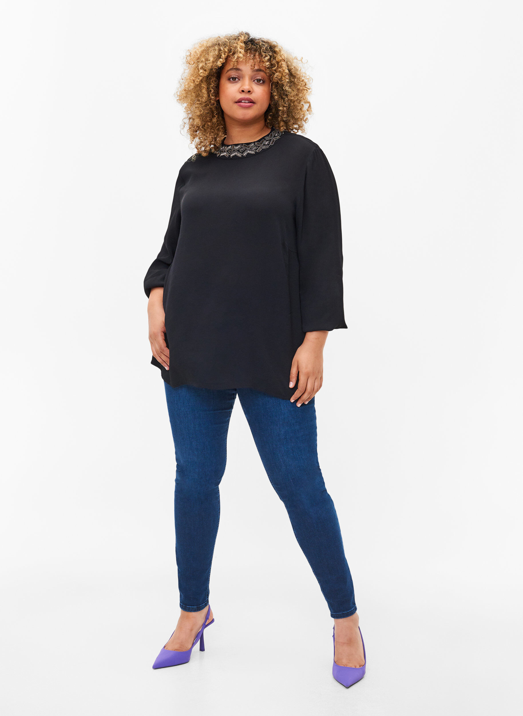 Zizzi Lang&auml;rmelige Viskosebluse mit Perlen, Black, Model image number 3