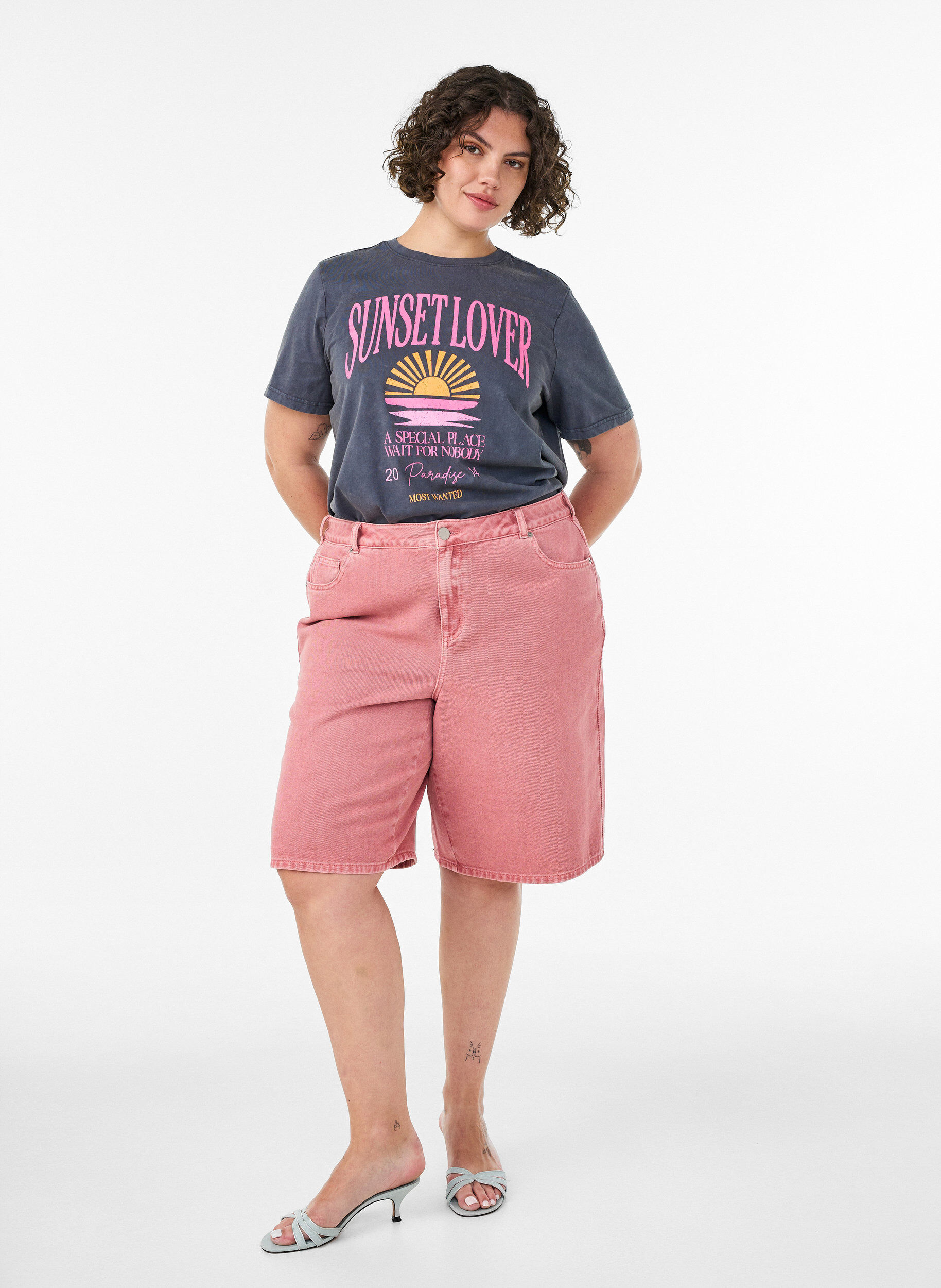 ZizziBaumwoll-T-Shirt mit Frontprint und gewaschener Optik, Grau, Model image number 1