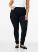 Amy Jeans mit hoher Taille und extra schlanker Passform, Schwarz, Model image number 2