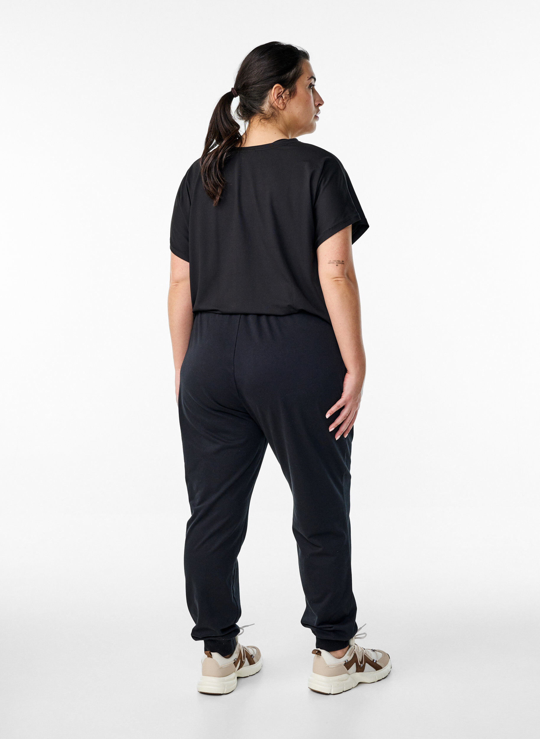 ZizziLockere Trainingshose mit Taschen, Schwarz, Model image number 2