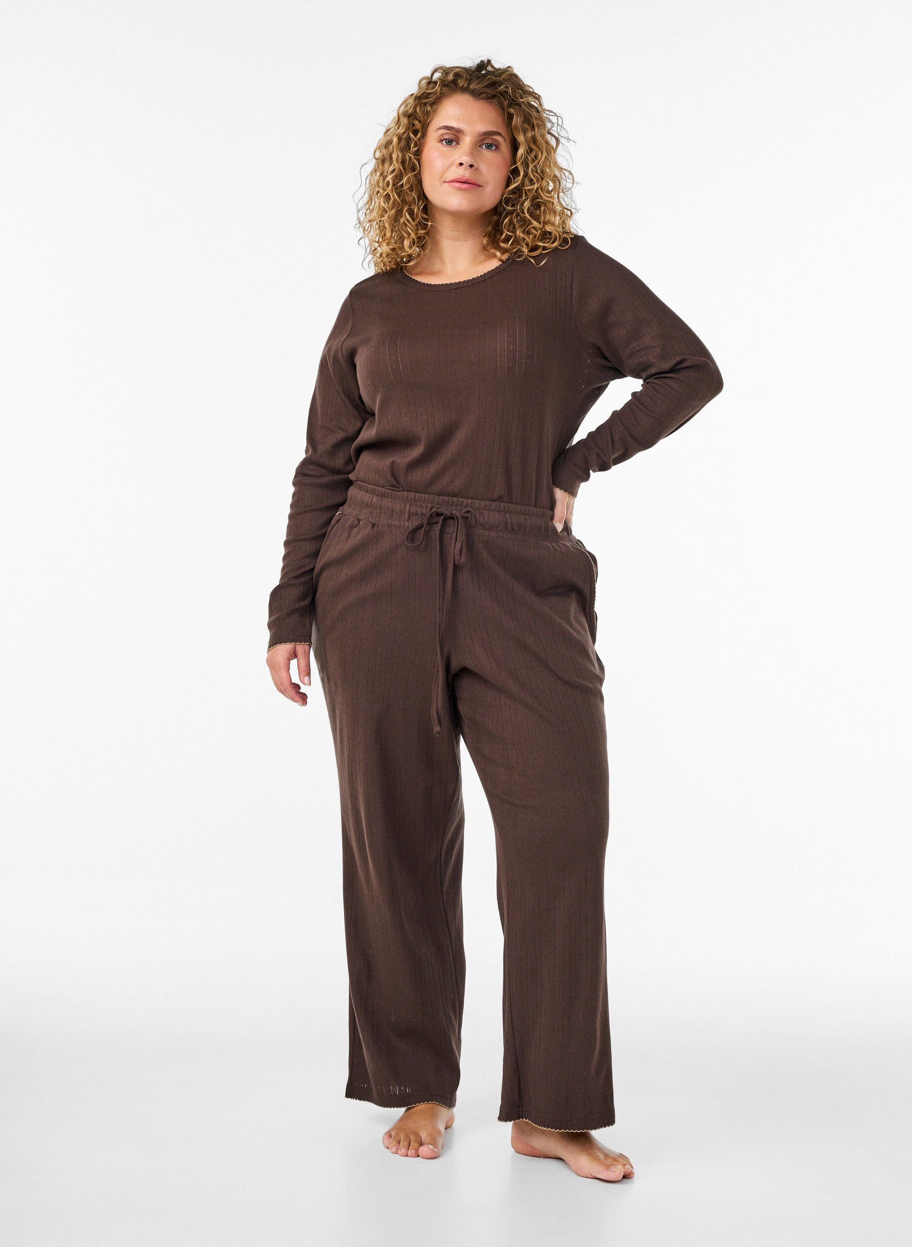 ZizziHaut de pyjama en coton biologique avec broderie ajour&eacute;e, Marron, Model image number 1