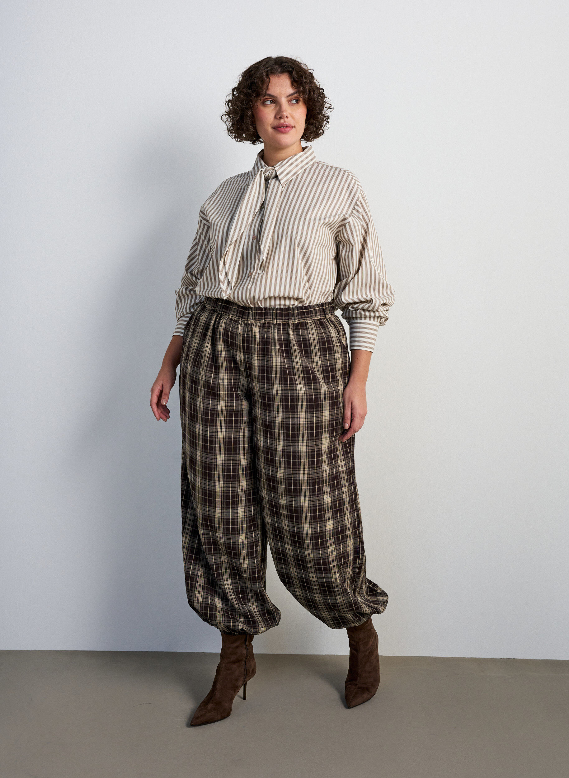 Pantalon ballon &agrave; carreaux avec taille haute, Vert, Model