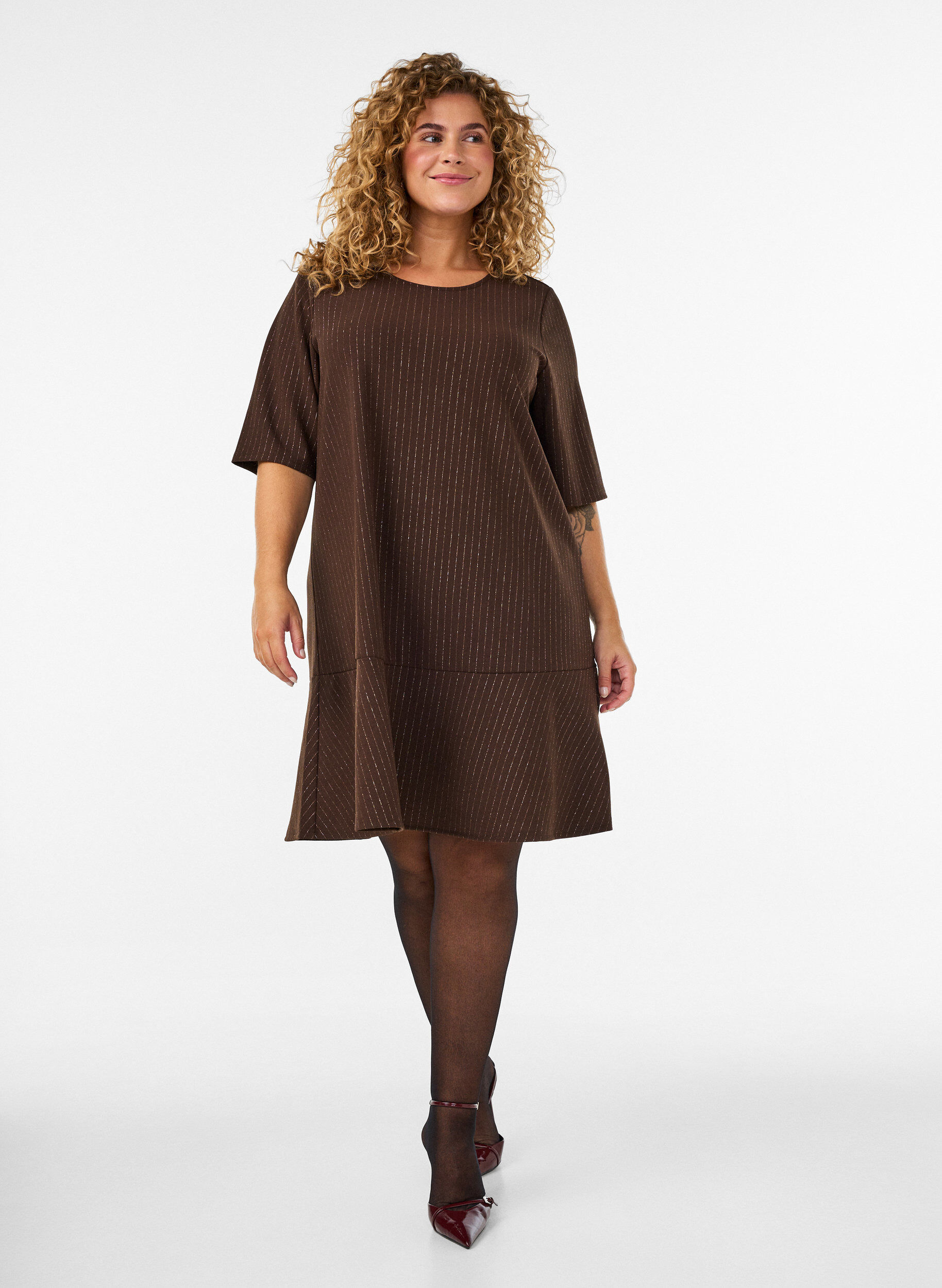 ZizziRobe courte coupe &eacute;vas&eacute;e avec des rayures paillet&eacute;es, Marron, Model image number 1