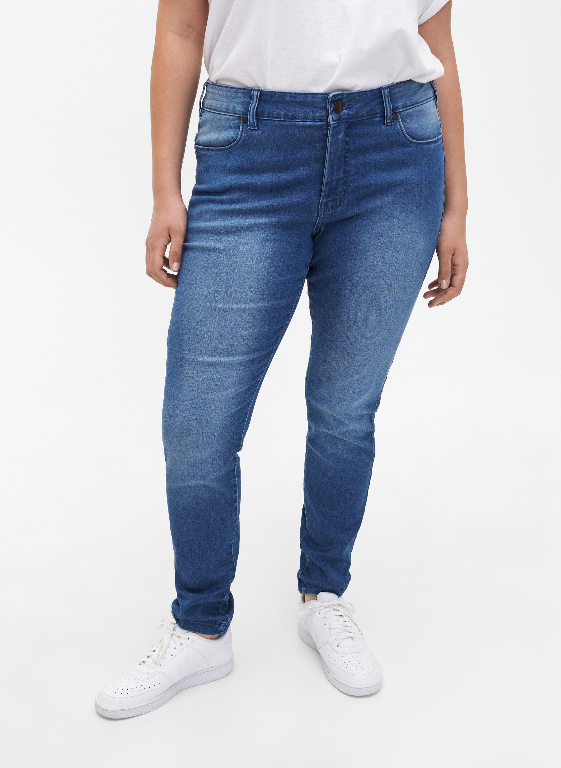 Zizzi Jean taille r&eacute;guli&egrave;re Viona, Bleu Clair, Model image number 2