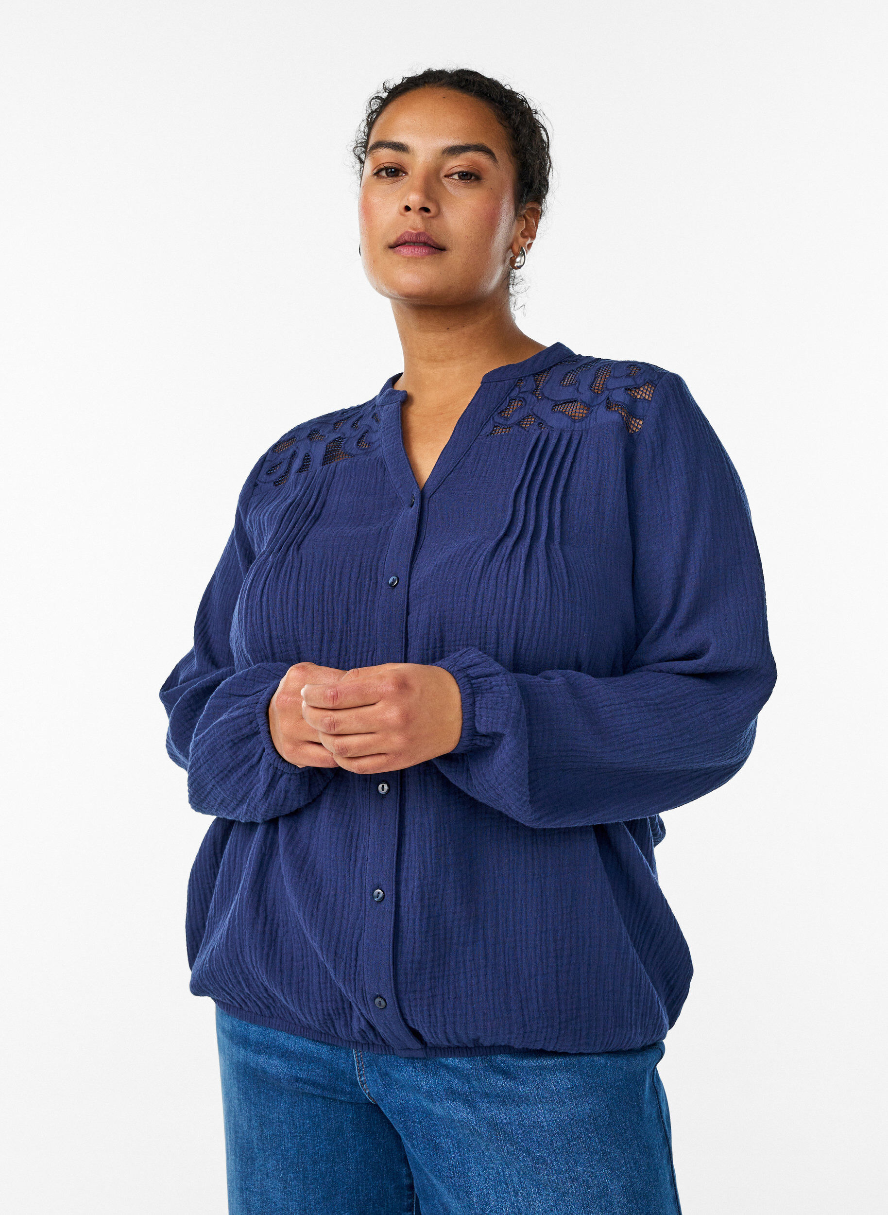 Blouse en mousseline de coton avec d&eacute;tails brod&eacute;s, Bleu, Model