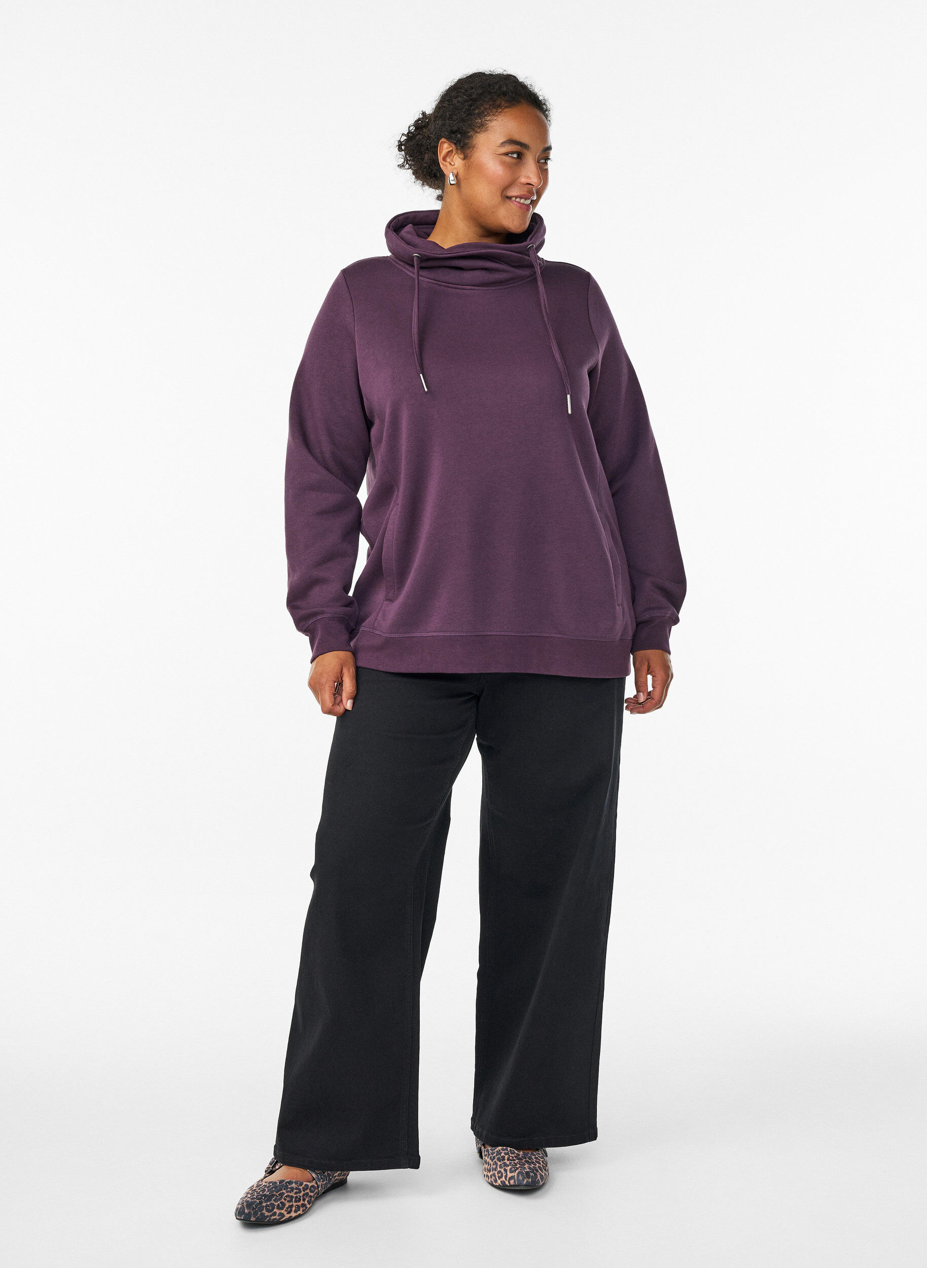 Zizzi Sweatshirt avec col montant et poches, Violet, Model image number 1