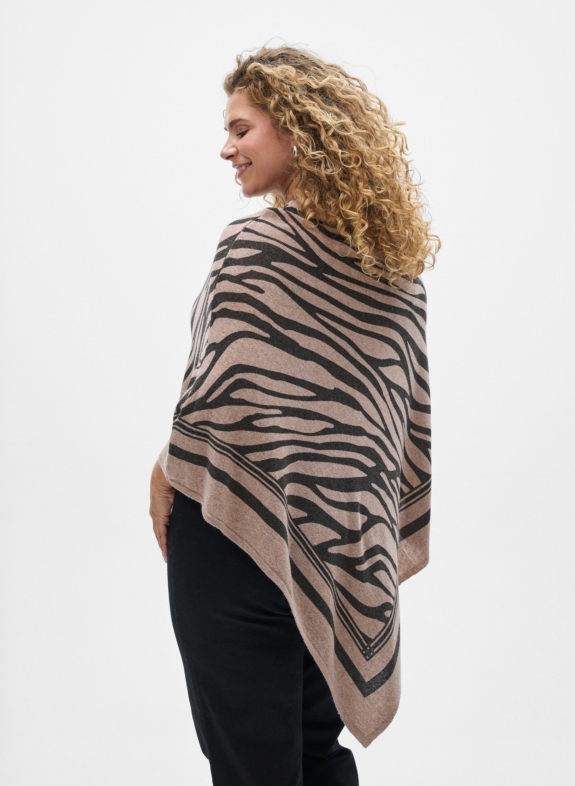 ZizziPoncho en maille fine, Noir, Model image number 2