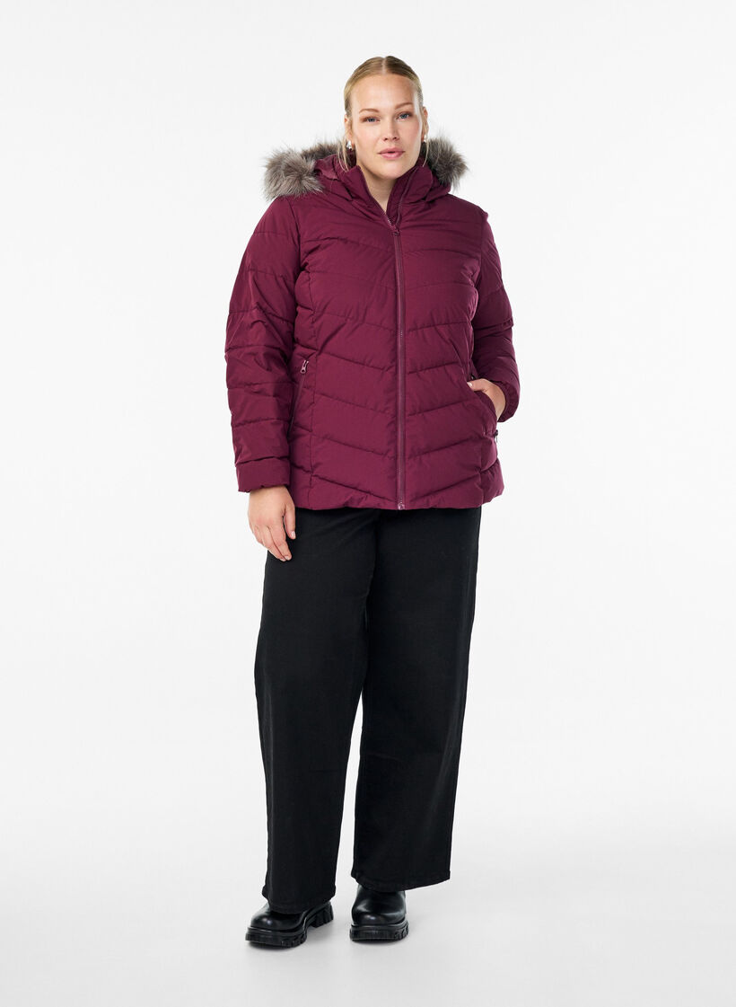 Kurze Steppjacke mit Kapuze, Dunkles Bordeaux, Model image number 1