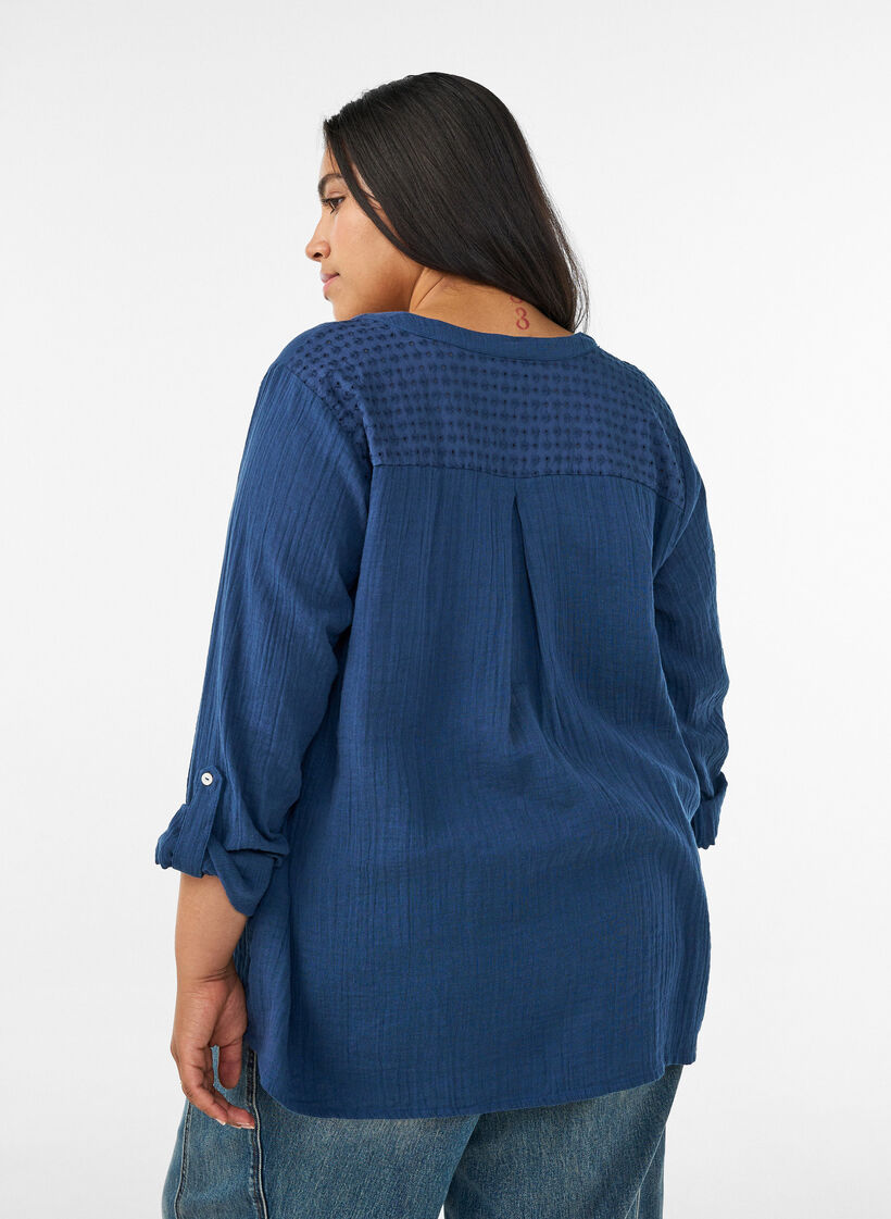 Blouse en mousseline de coton avec broderie anglaise, Bleu, Model image number 2