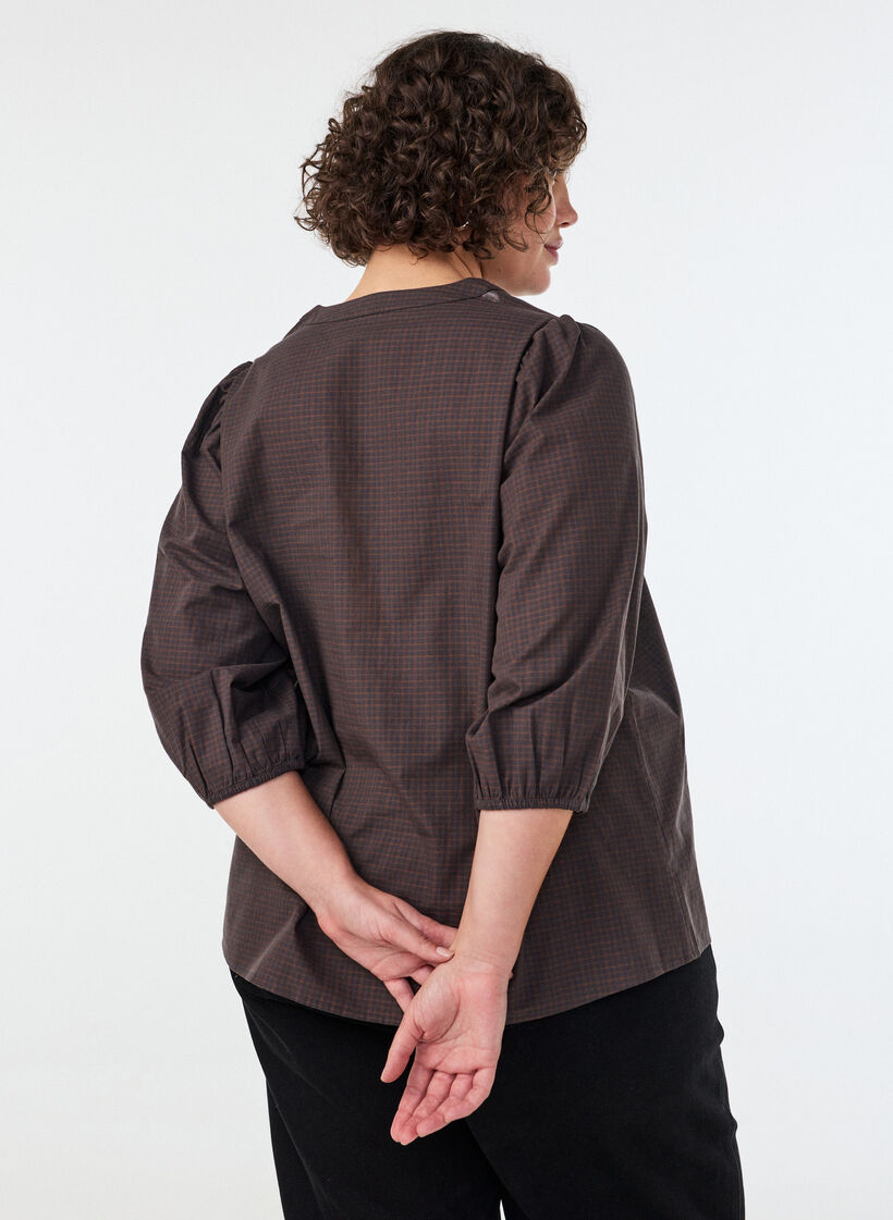 Blouse &agrave; carreaux avec col en V et manches 3/4, Marron, Model image number 2