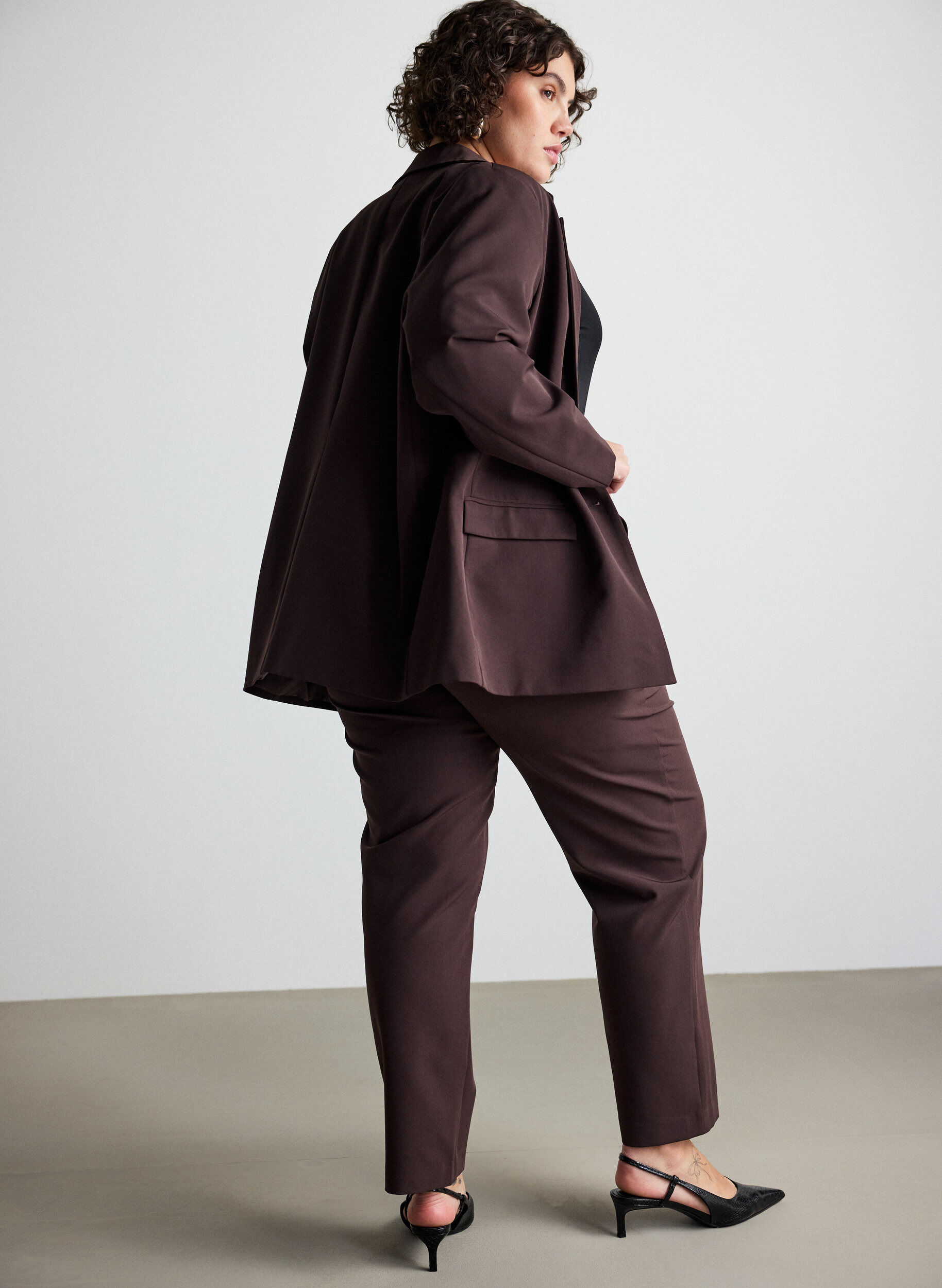 ZizziHose mit Taschen und geradem Bein, Braun, Model image number 1