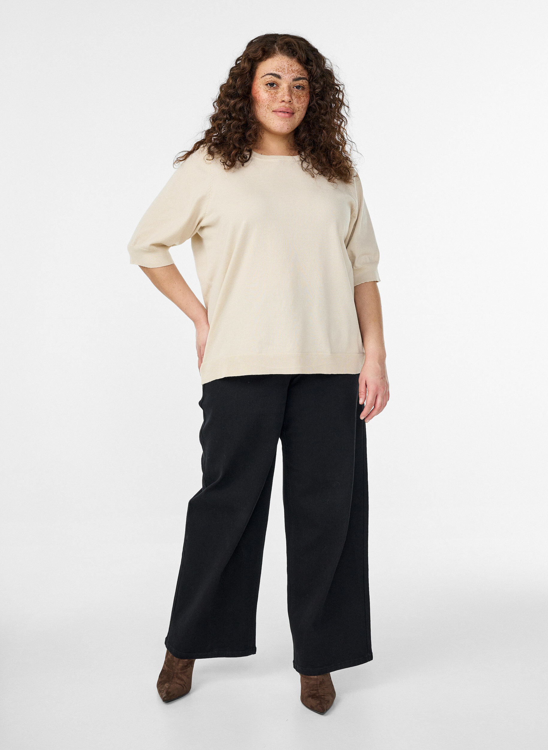 Zizzi FLASH - Blouse en fine maille &agrave; manches courtes, Beige, Model image number 1