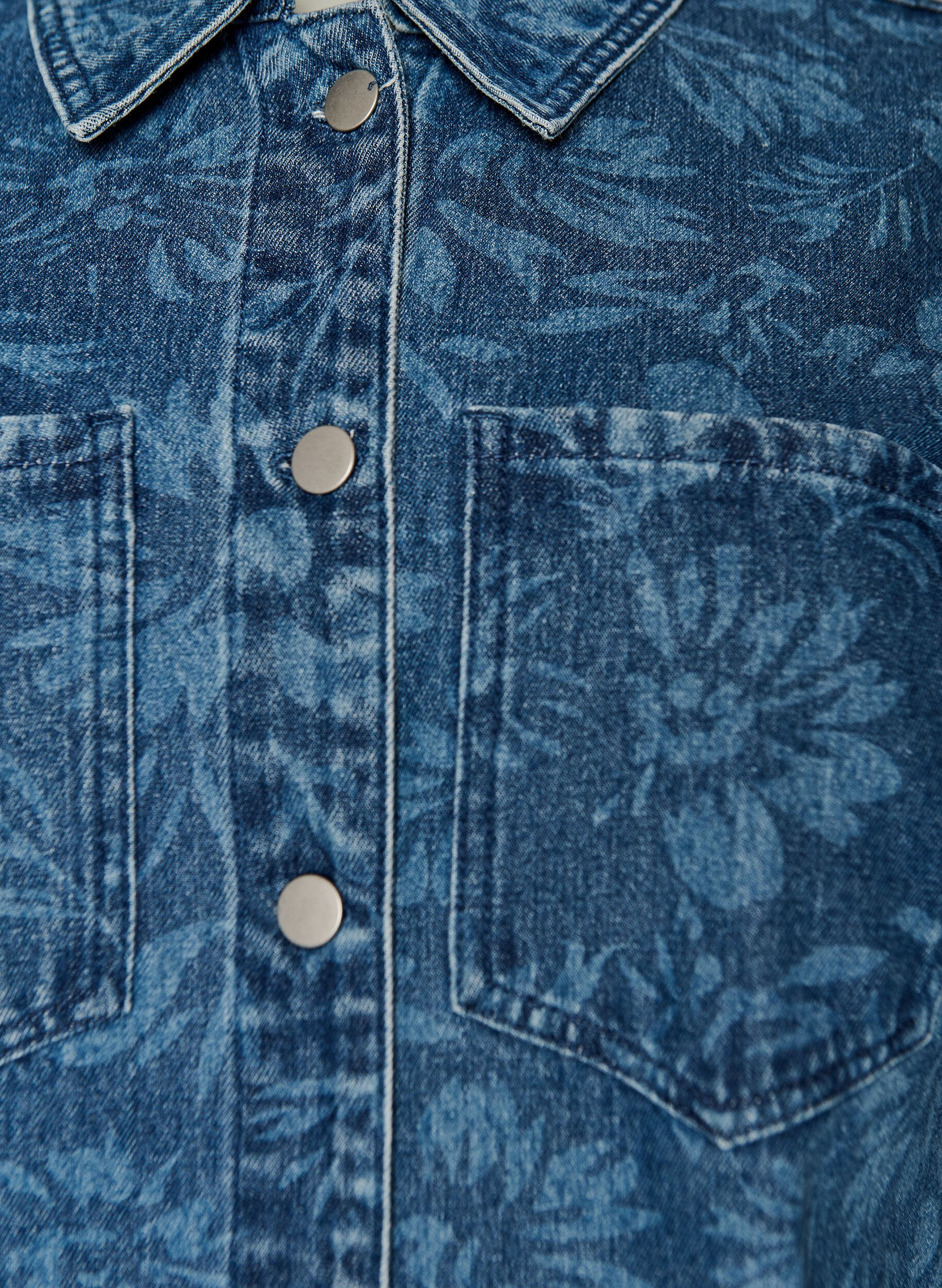 Zizzi Robe en jean &agrave; imprim&eacute; floral avec poches poitrine, Bleu, Packshot image number 2