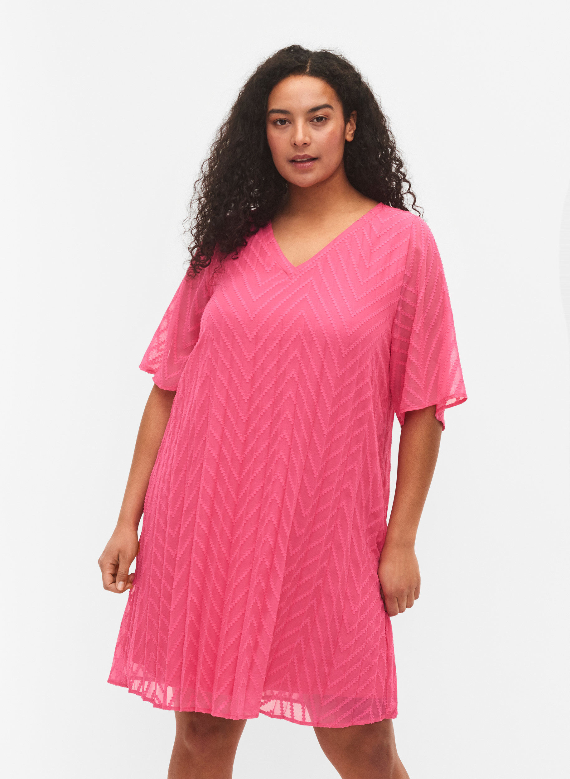 Zizzi Robe pliss&eacute;e &agrave; manches courtes, Shocking Pink, Model image number 0
