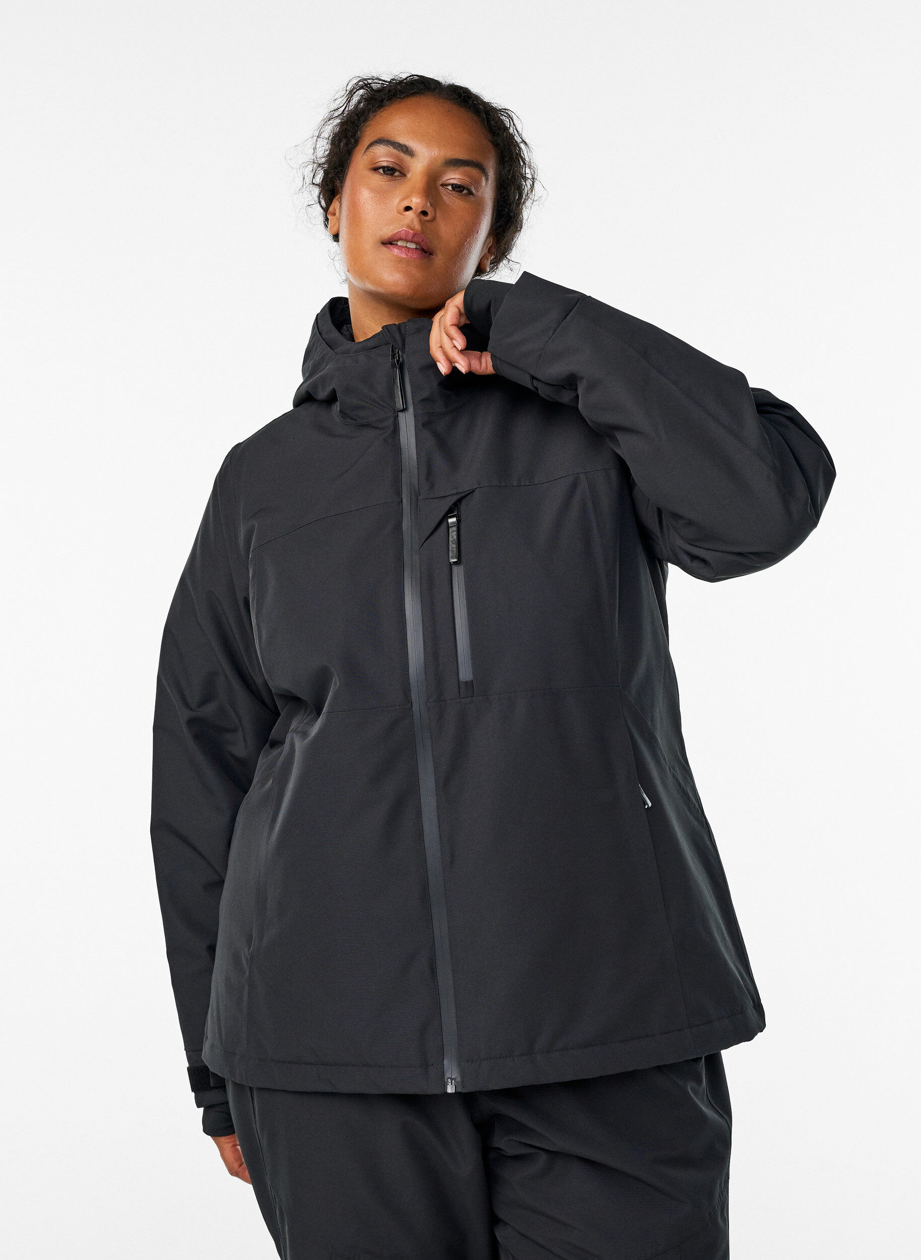 Zizzi Skijacke mit Kapuze und Rei&szlig;verschlusstaschen, Schwarz, Model image number 0