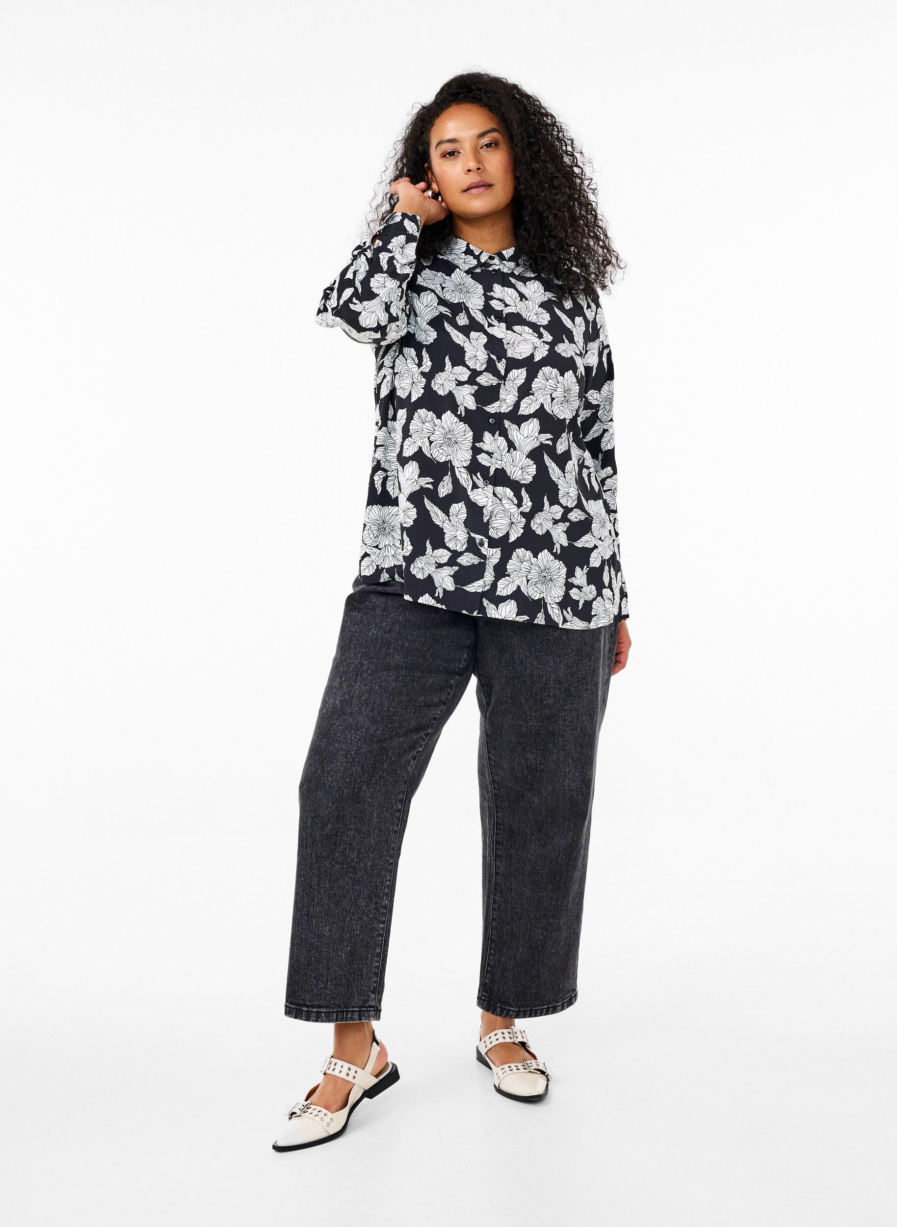 Zizzi Chemise &agrave; imprim&eacute; floral, Noir, Model image number 1