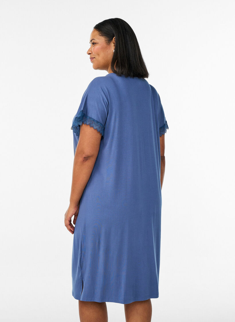 Chemise de nuit en viscose manches courtes dentelle, Bleu, Model image number 2