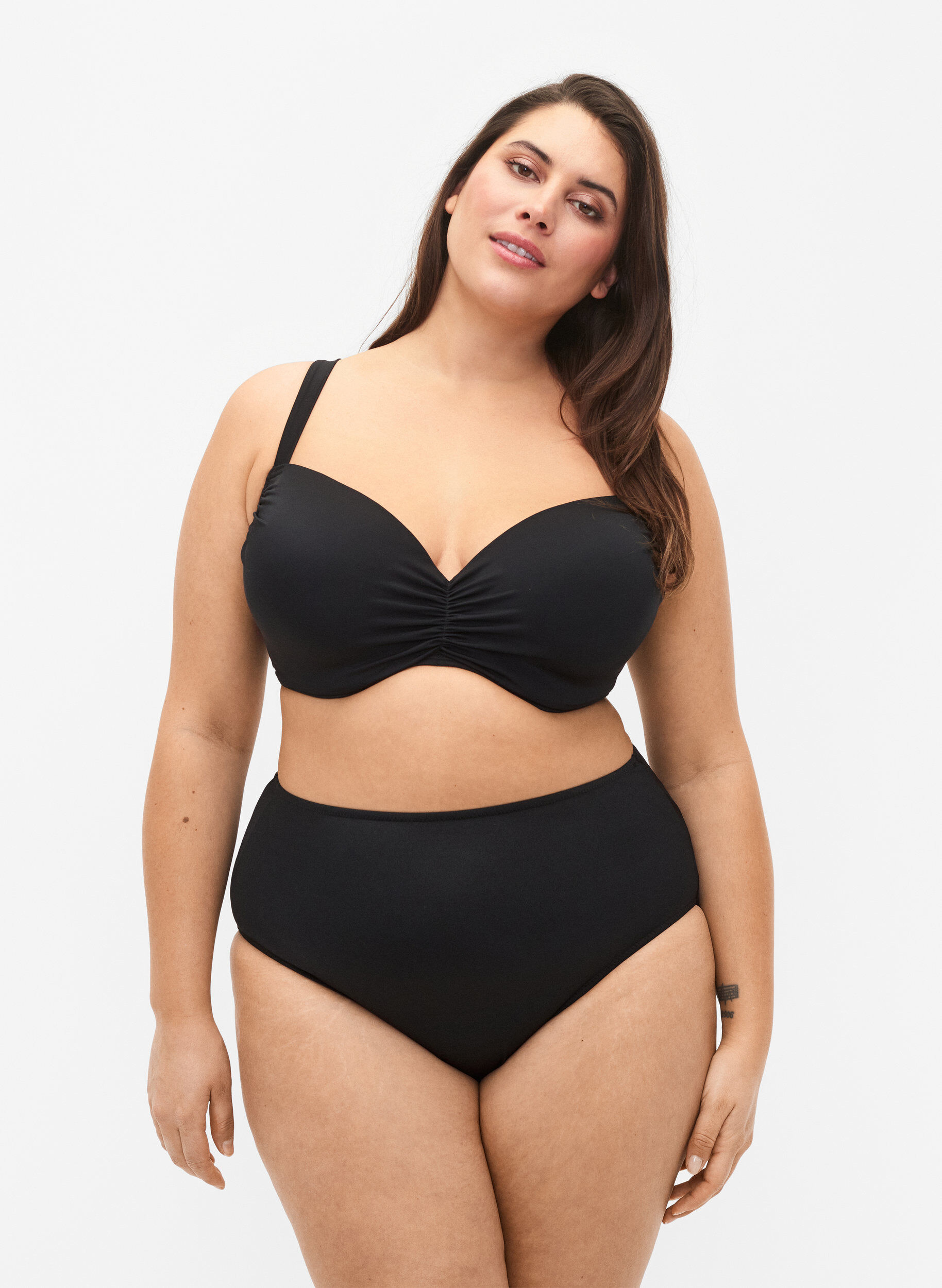 Zizzi Bas de bikini avec taille r&eacute;guli&egrave;re, Noir, Model image number 0